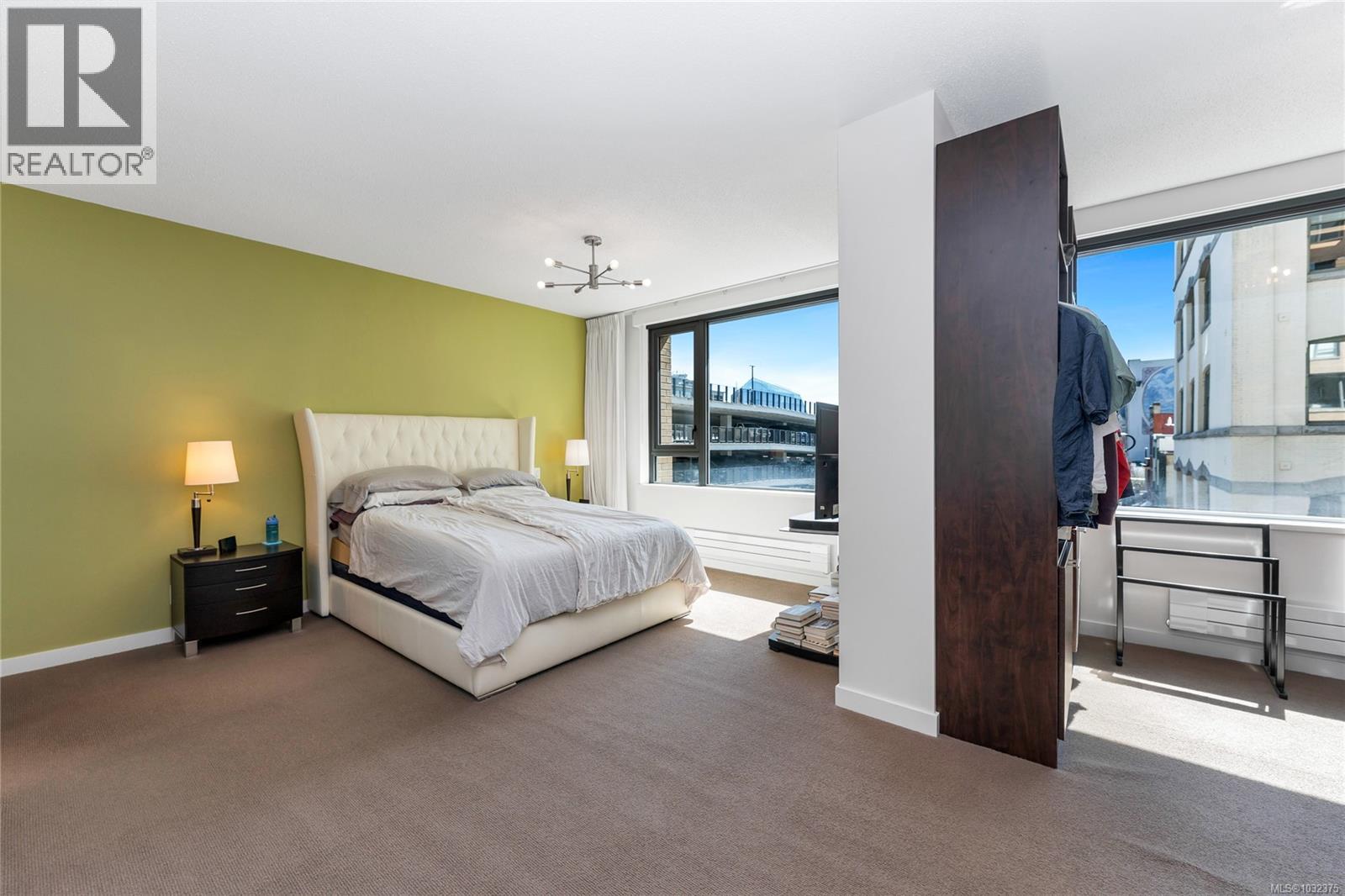 302 608 Broughton Street, Victoria