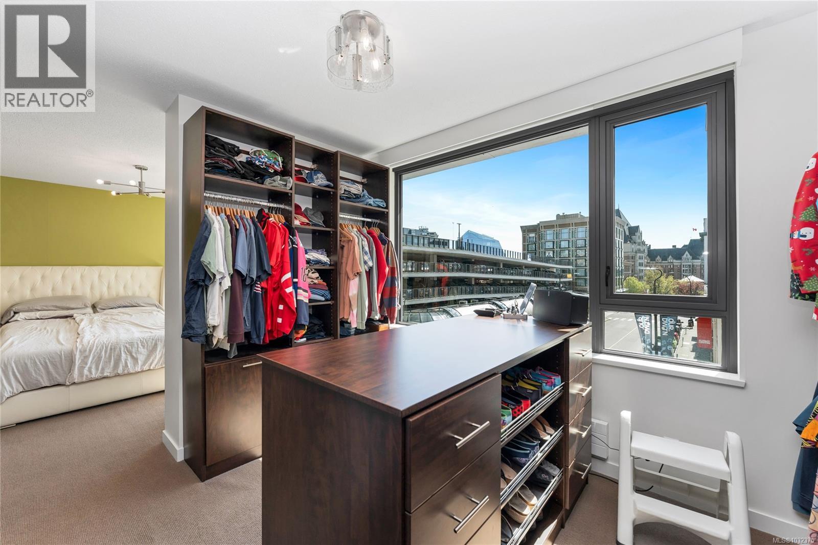 302 608 Broughton Street, Victoria