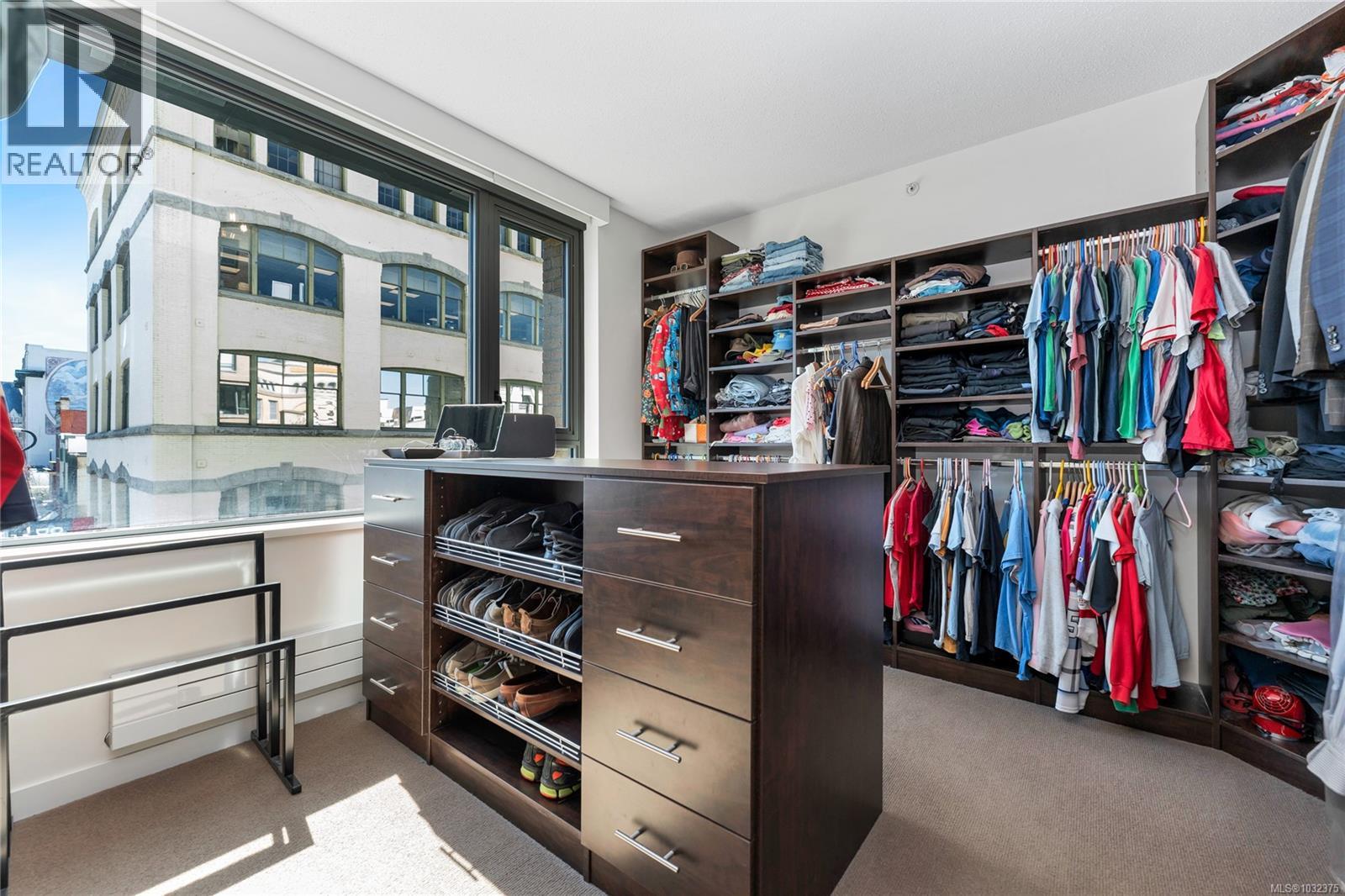 302 608 Broughton Street, Victoria