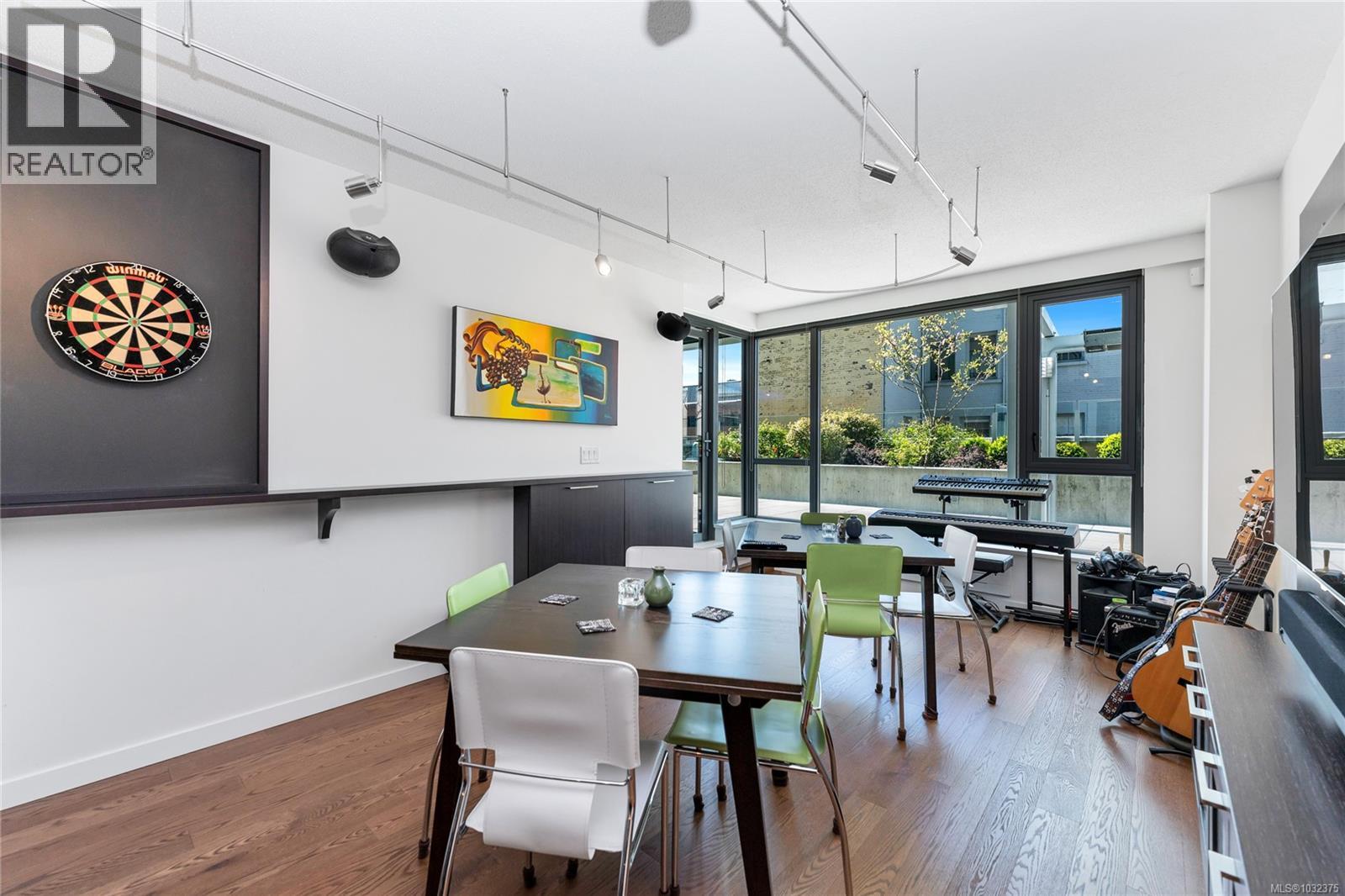 302 608 Broughton Street, Victoria