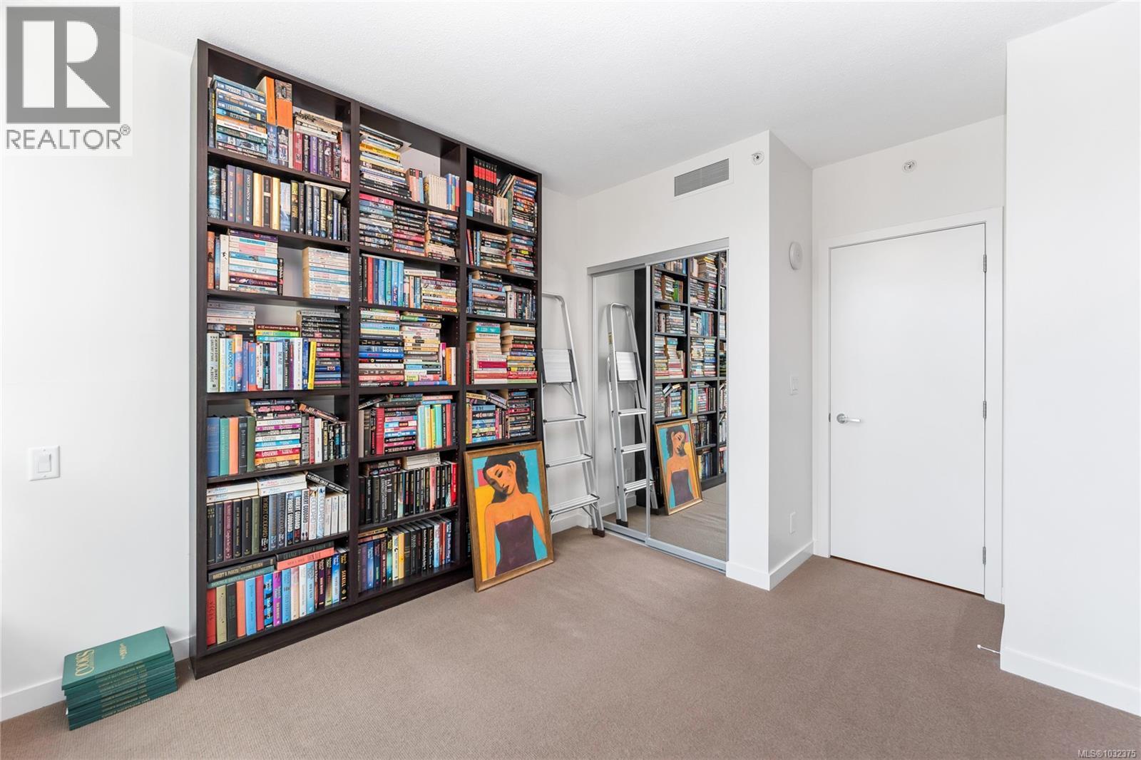 302 608 Broughton Street, Victoria