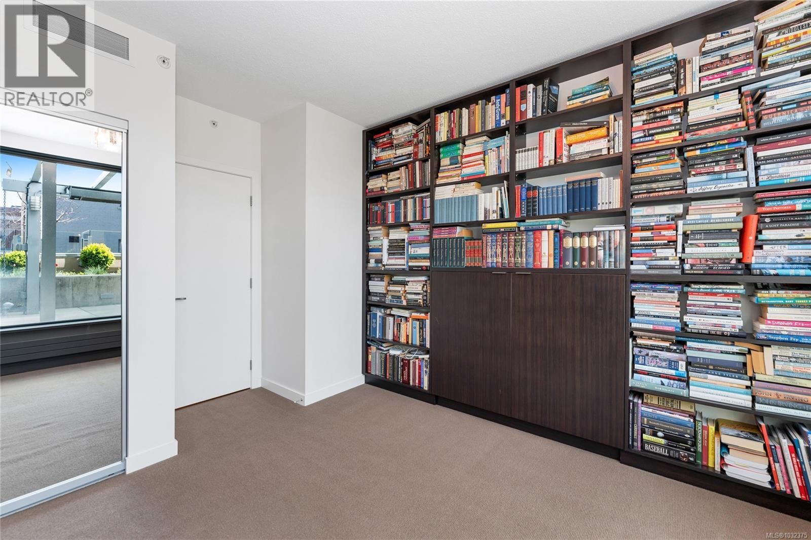 302 608 Broughton Street, Victoria