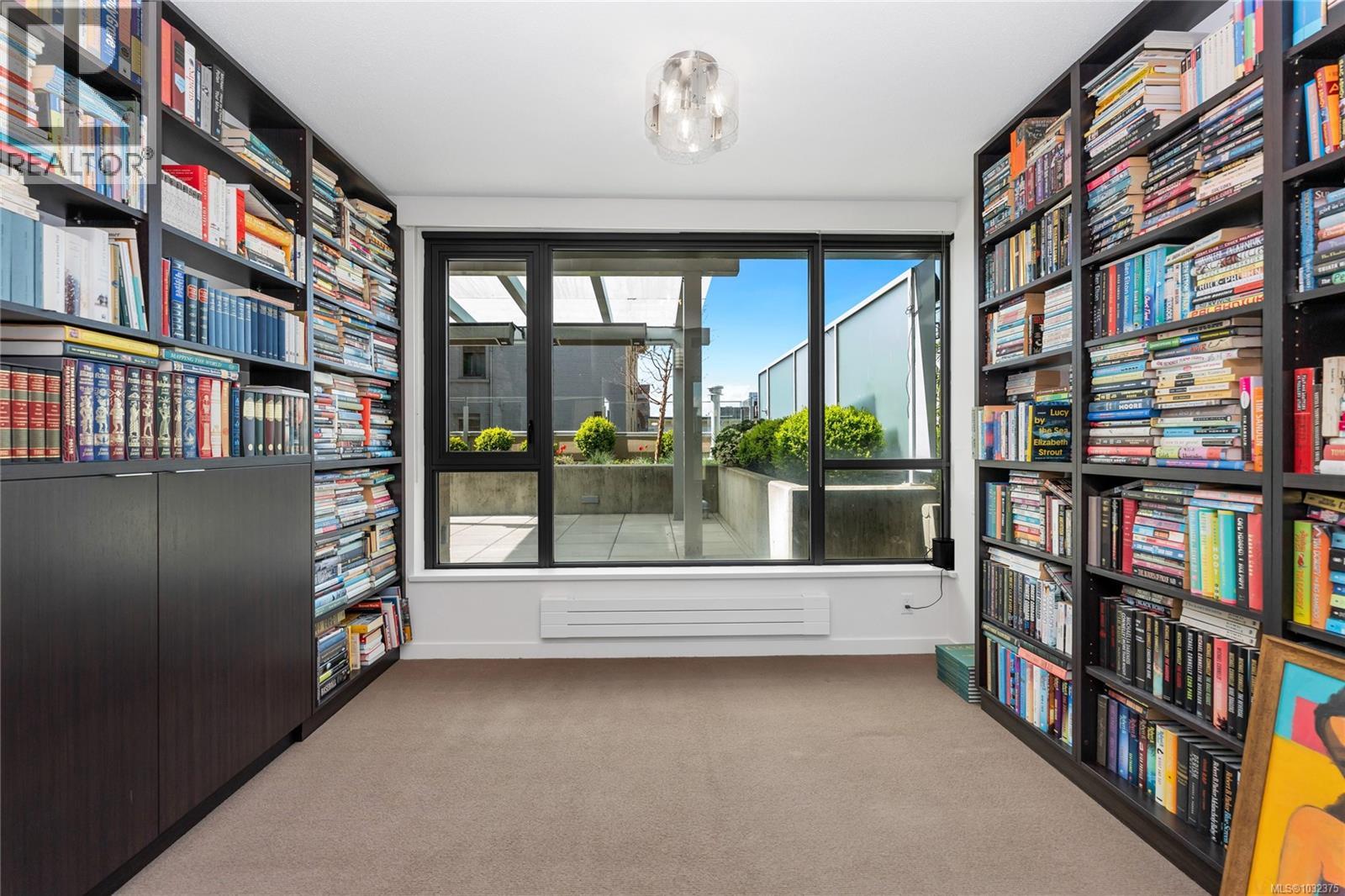 302 608 Broughton Street, Victoria