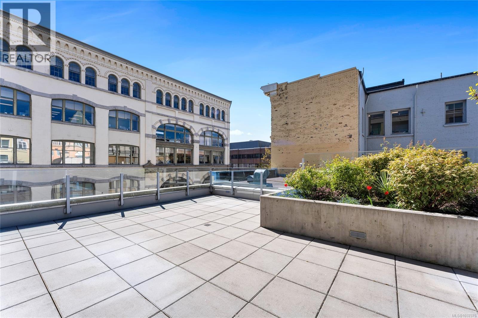 302 608 Broughton Street, Victoria