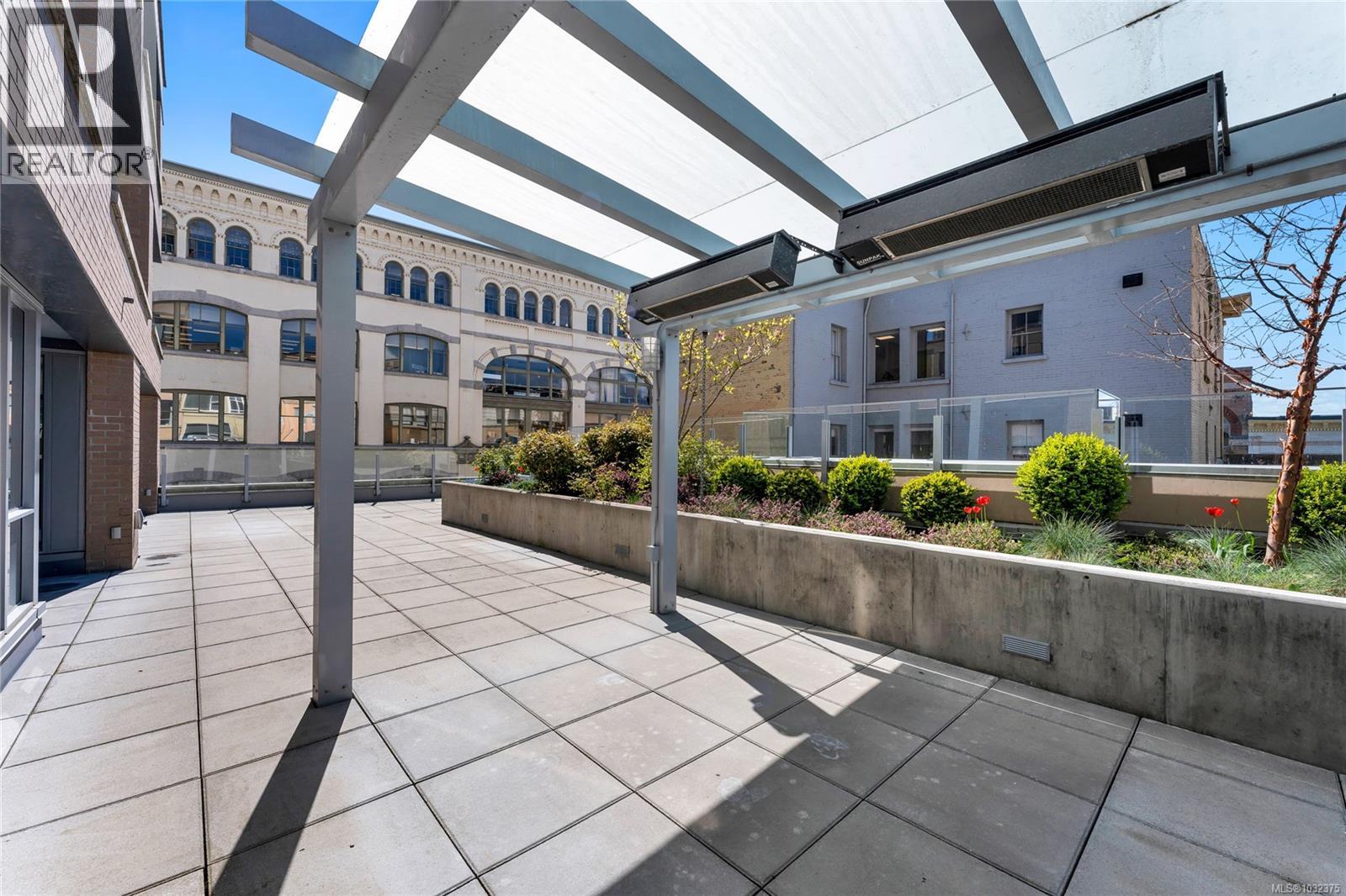 302 608 Broughton Street, Victoria