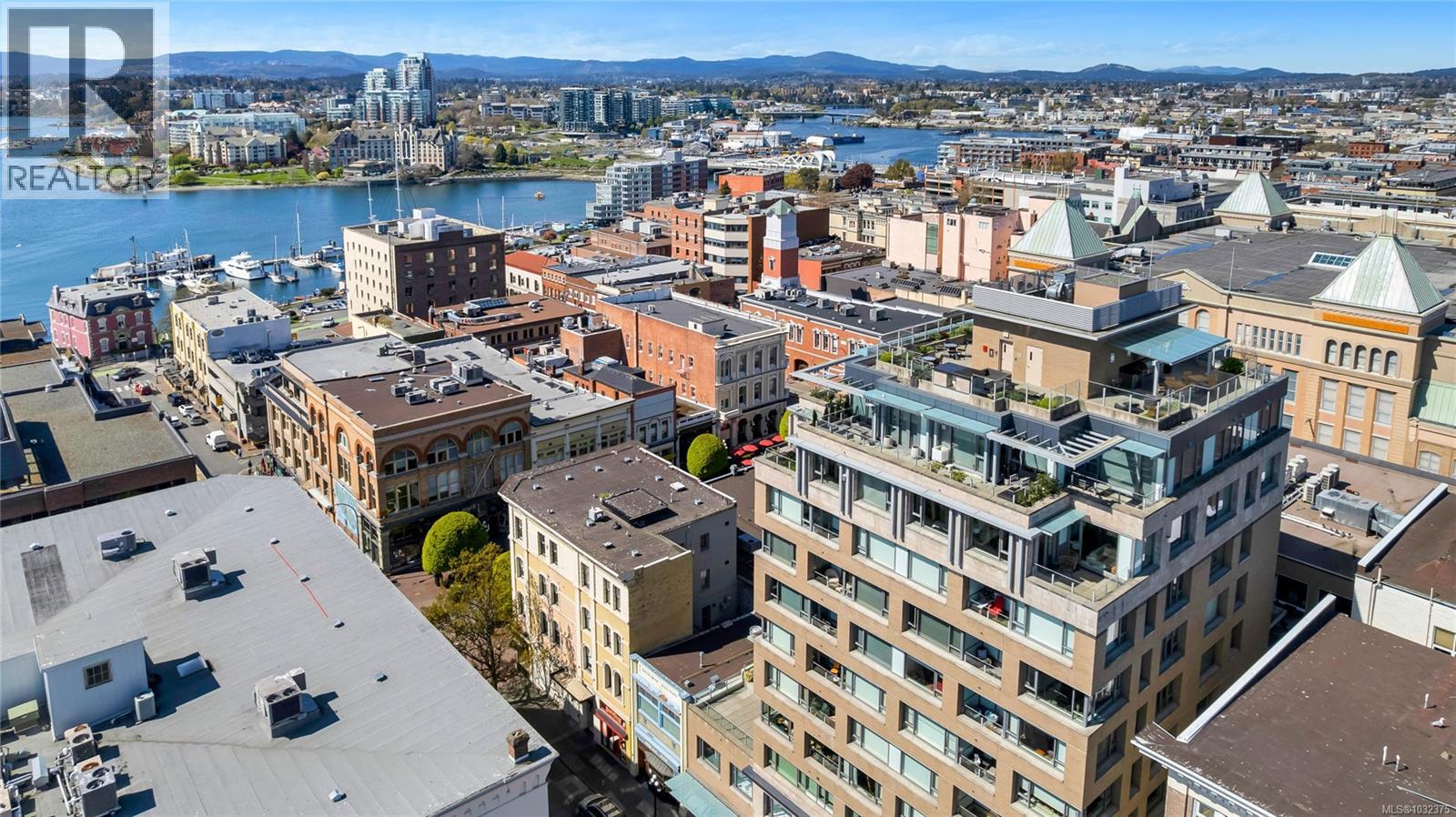 302 608 Broughton Street, Victoria