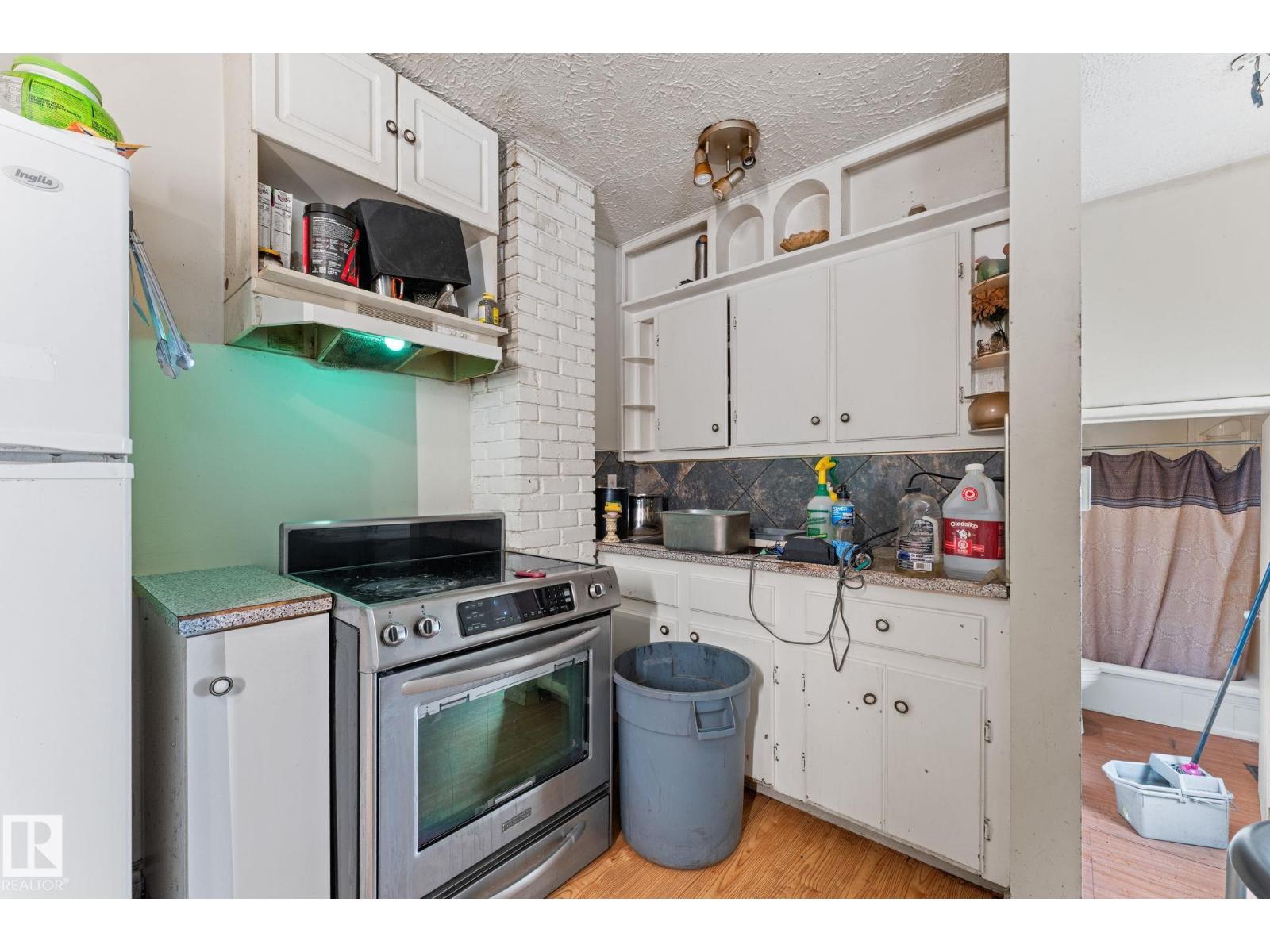 10621 153 ST NW, Edmonton