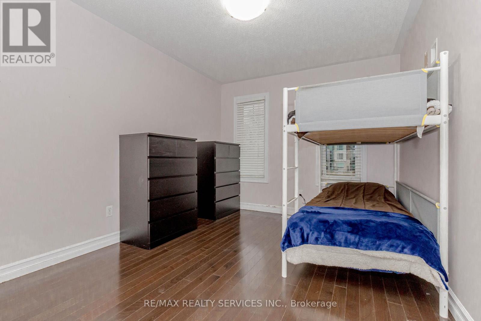 3120 HIGHBOURNE CRESCENT - 33