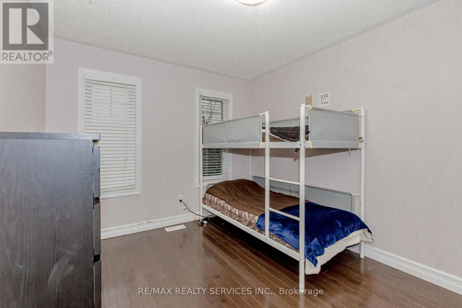 3120 HIGHBOURNE CRESCENT - 34