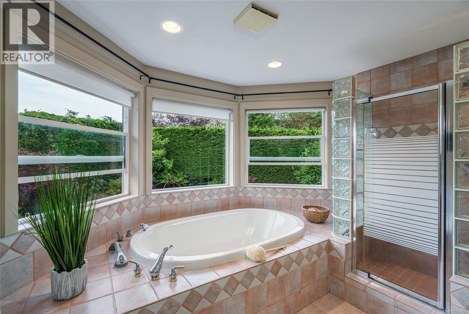 3383 Rockhampton Rd, Nanoose Bay