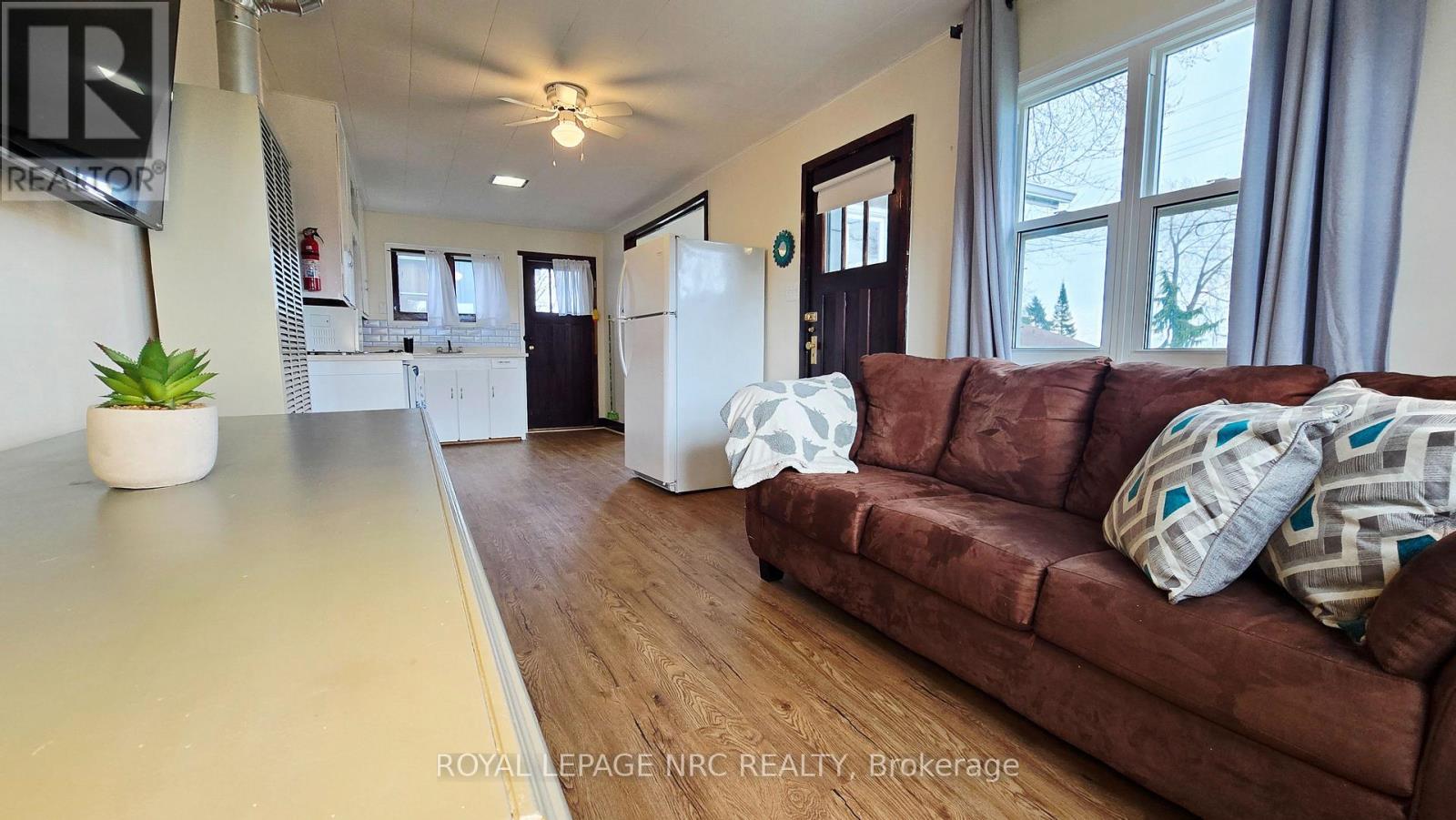 11170 CHURCHILL AVENUE - 8