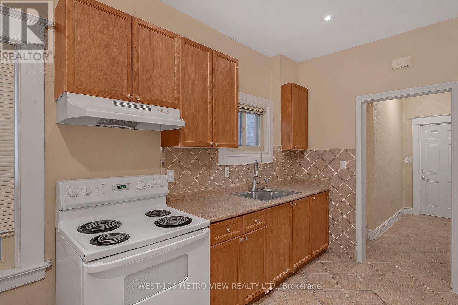 1733 DUFFERIN STREET - 5