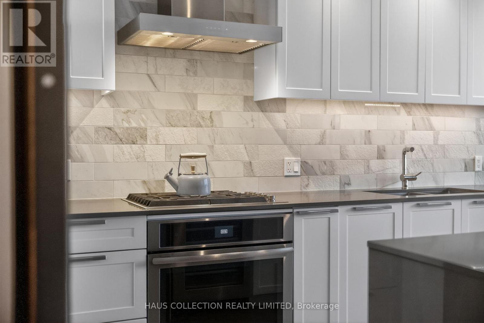 #PH2302 20 DALY AVENUE - 5