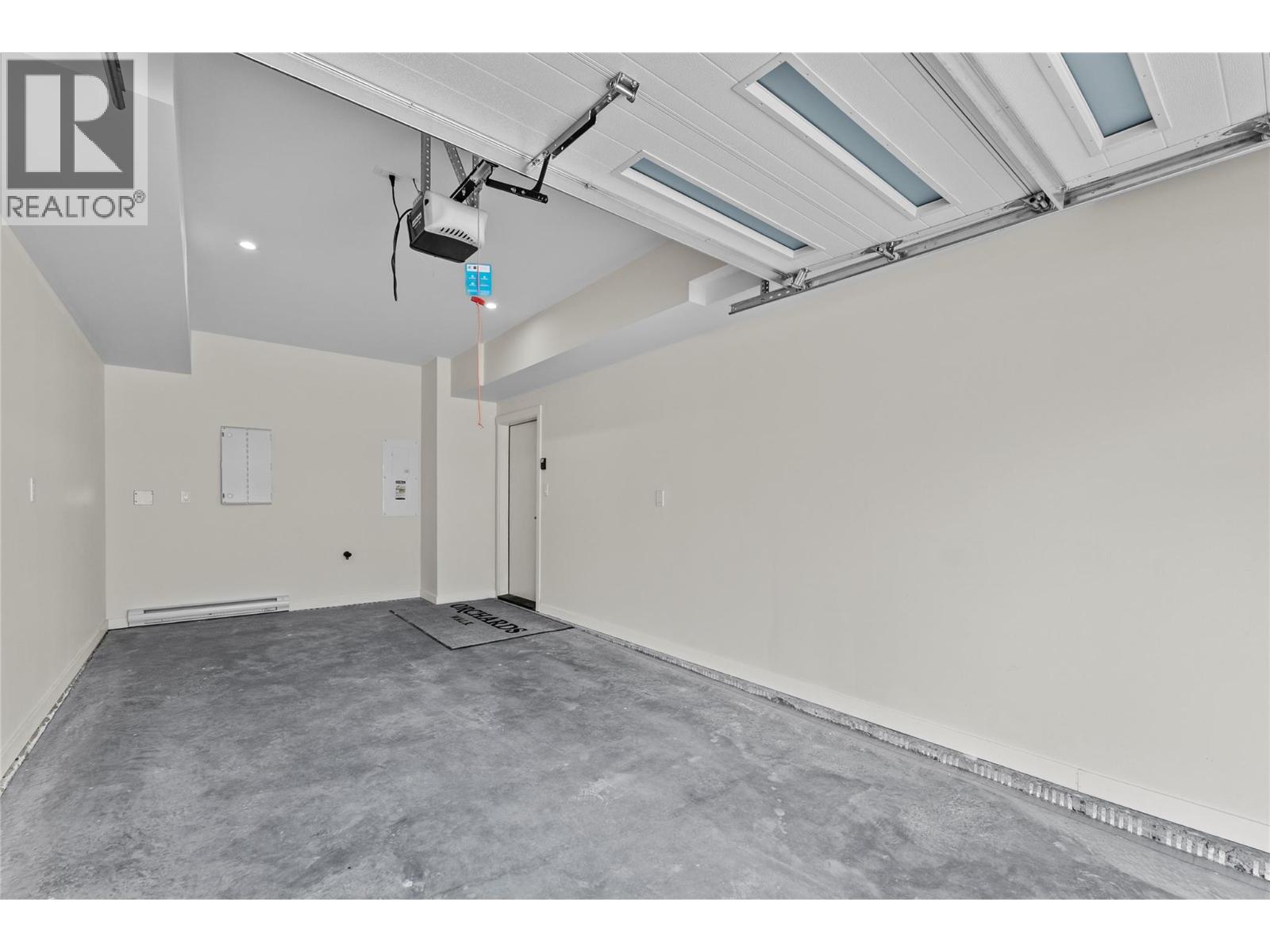 #153 3580 Valleyview Drive Unit# 153 - 27