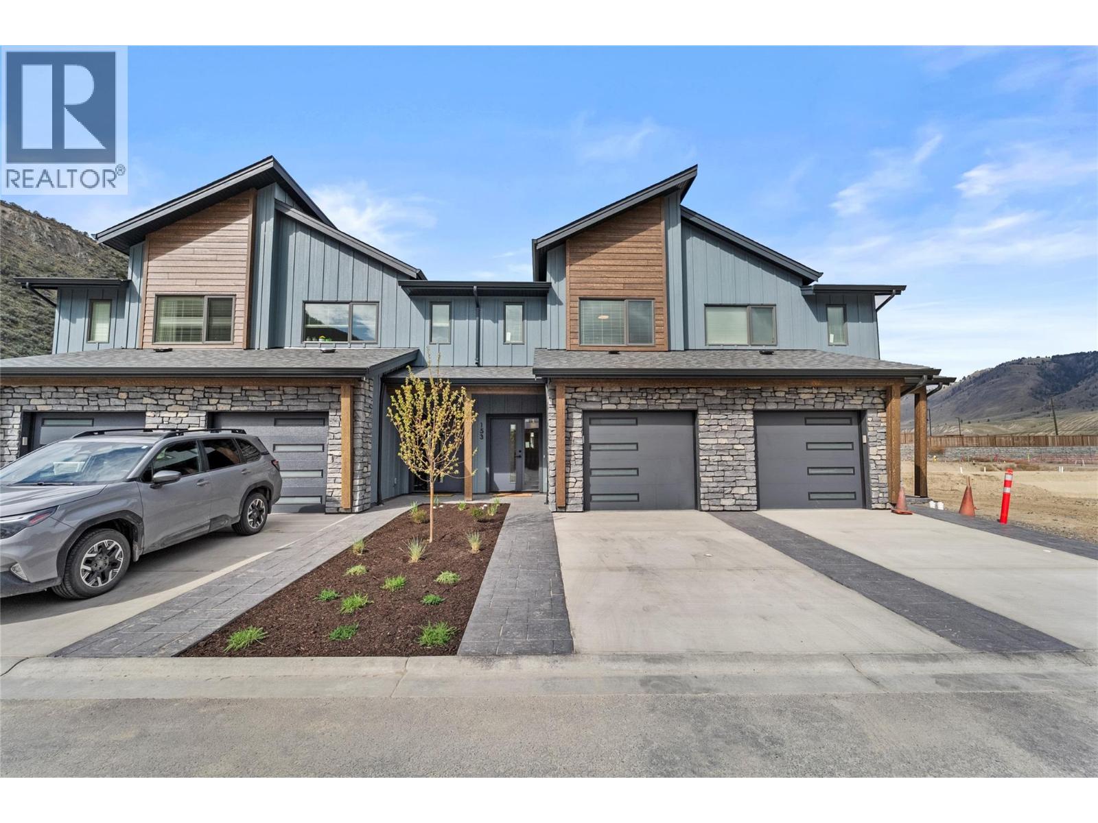 #153 3580 Valleyview Drive Unit# 153 - 28