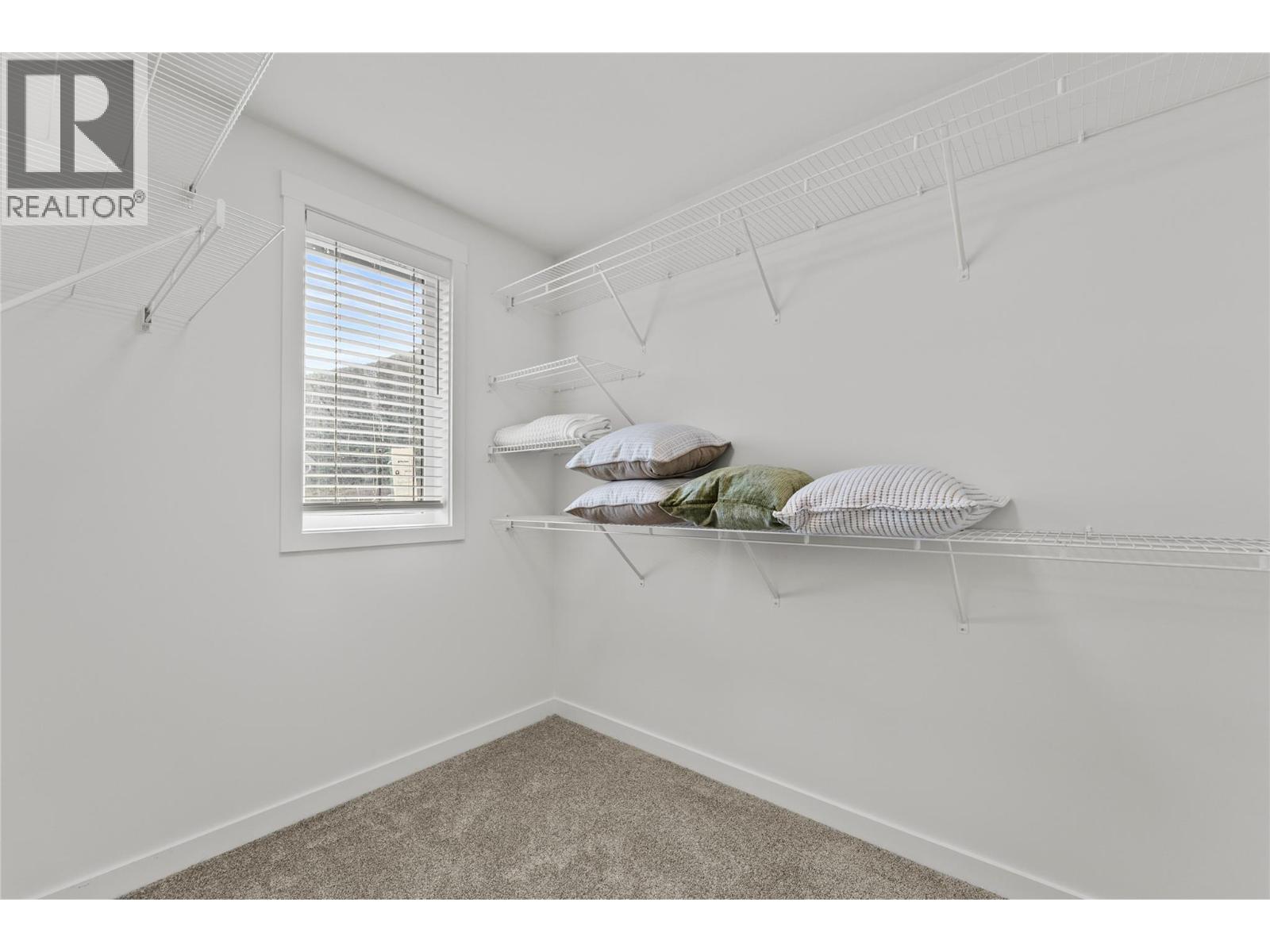 #153 3580 Valleyview Drive Unit# 153 - 26