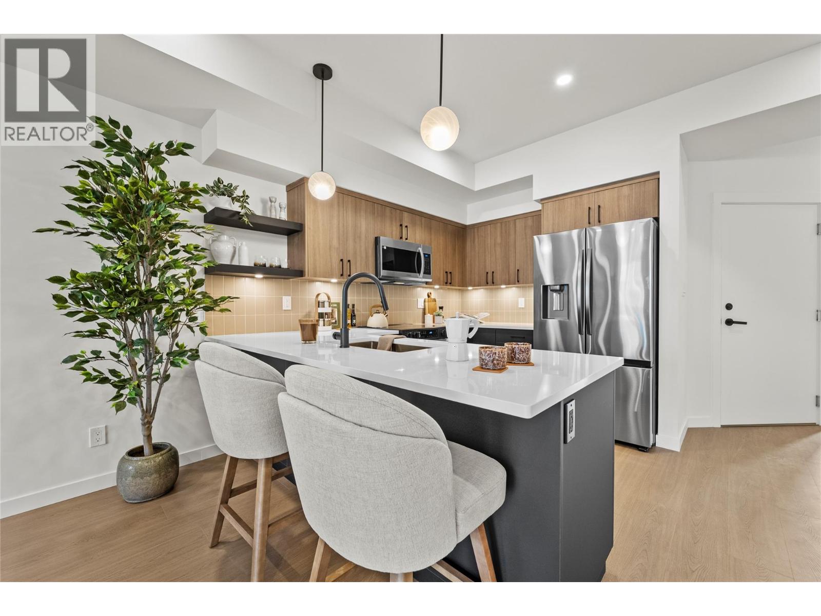 #153 3580 Valleyview Drive Unit# 153 - 5