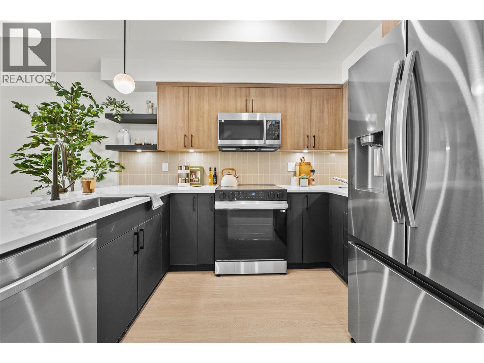 #153 3580 Valleyview Drive Unit# 153 - 6