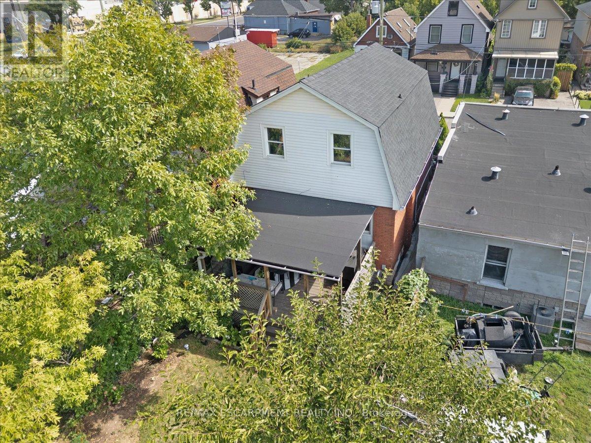 133 FREDERICK AVENUE - 32