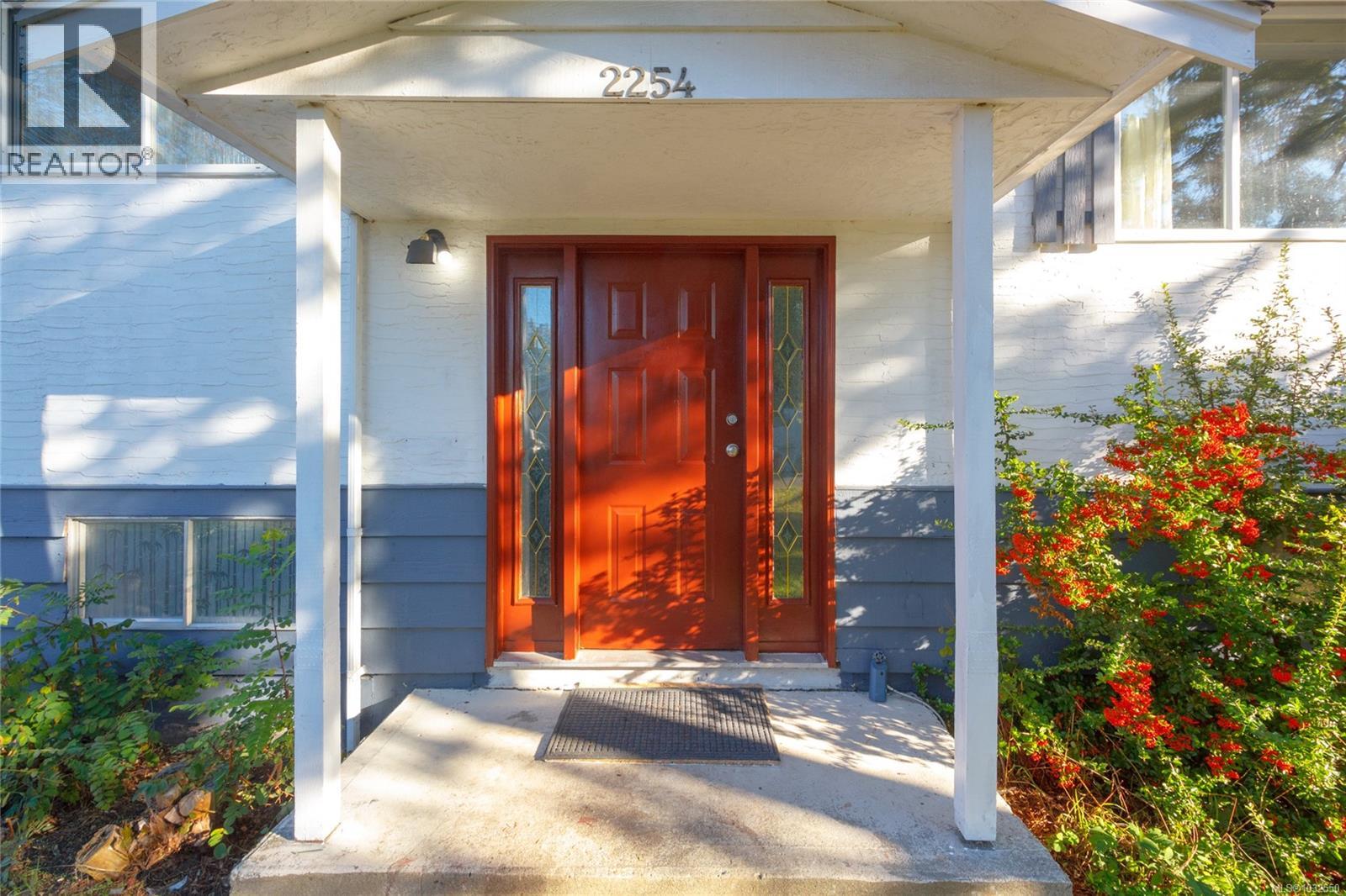 2254 Amherst Ave - 2