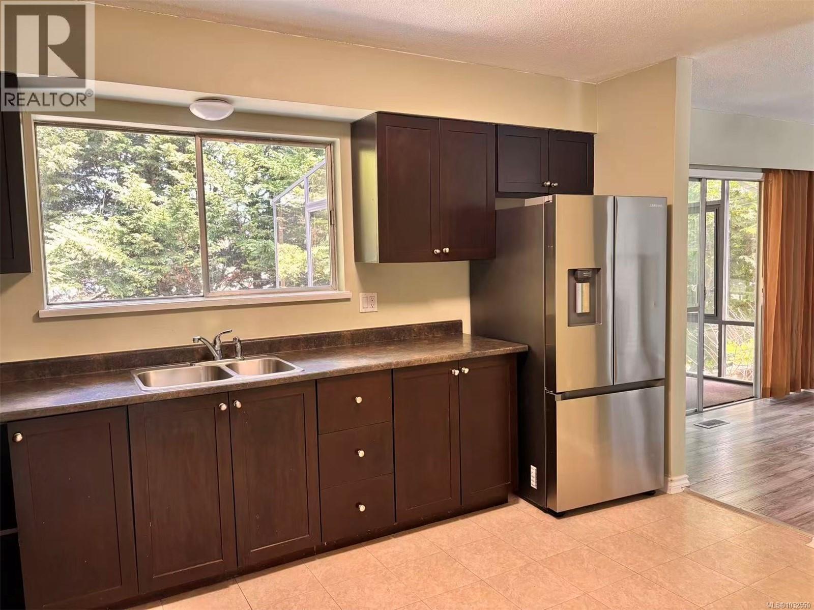 2254 AMHERST AVE - 7