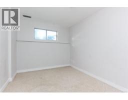 Living room - 2254 Amherst Ave, Sidney, BC V8L2G7 Photo 14