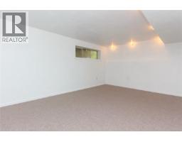 2254 Amherst Ave, Sidney, BC V8L2G7 Photo 16