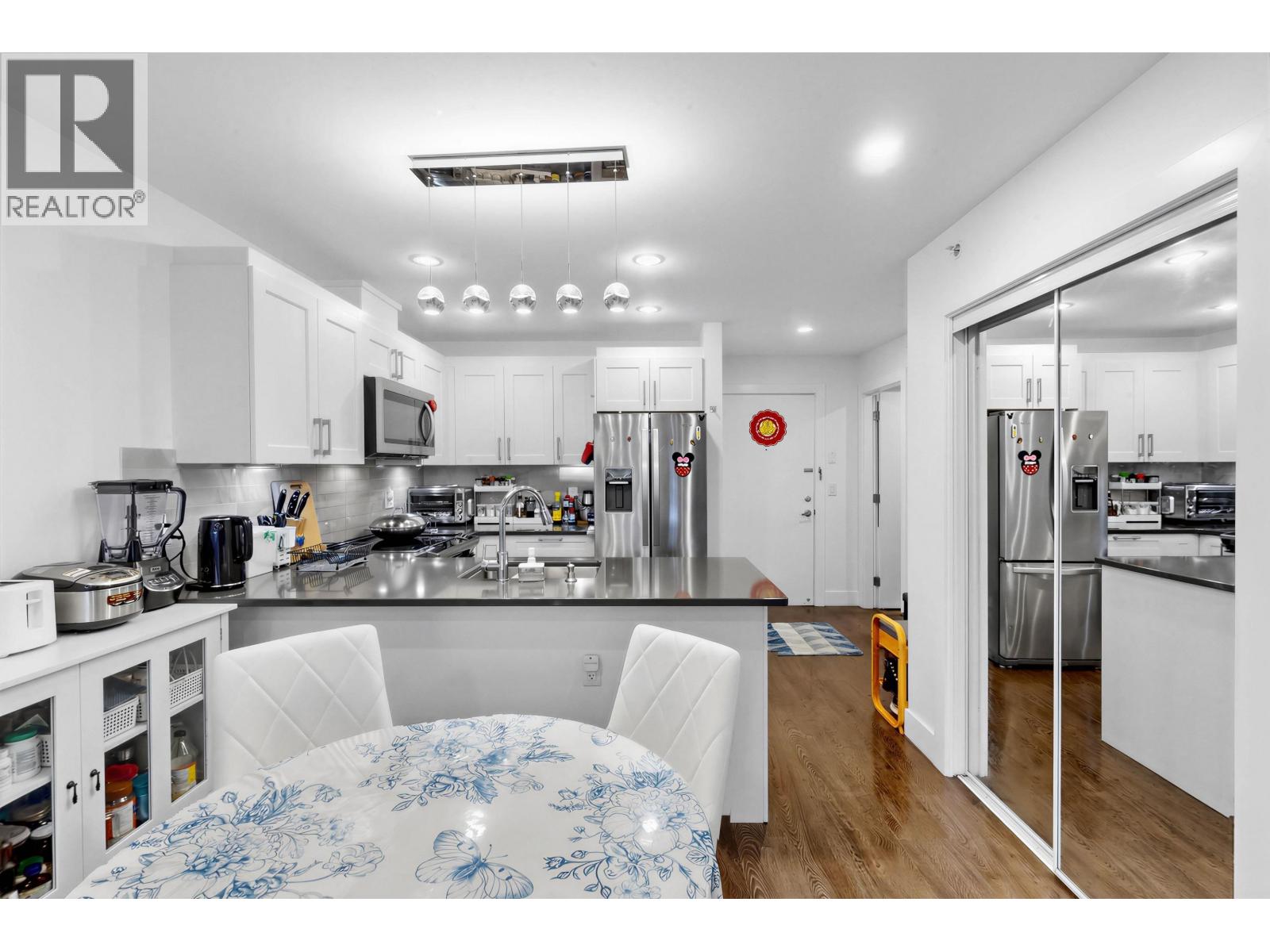 401 1990 WESTMINSTER AVENUE, Port Coquitlam