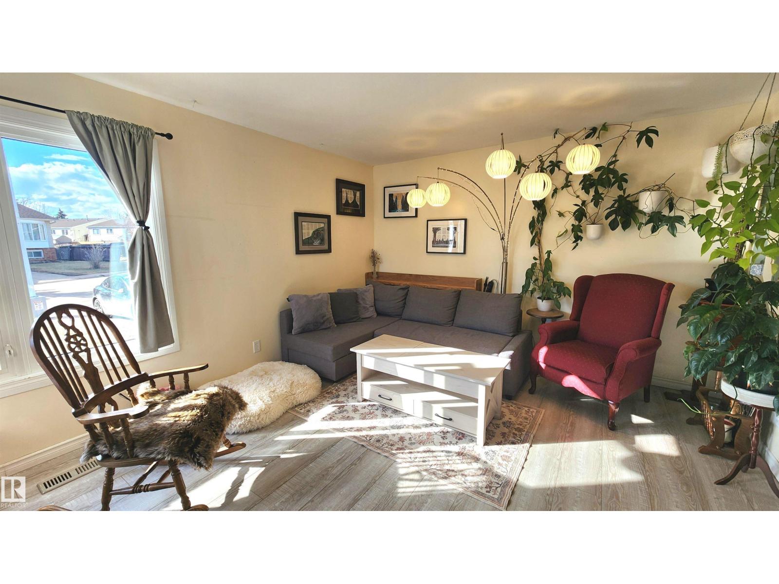 3531 46 ST NW - 3