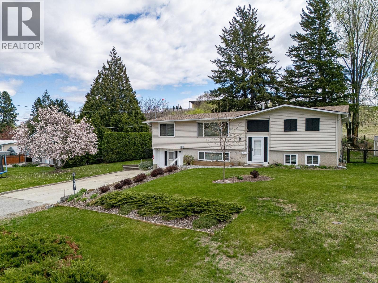  2545 Colleen Road, West Kelowna