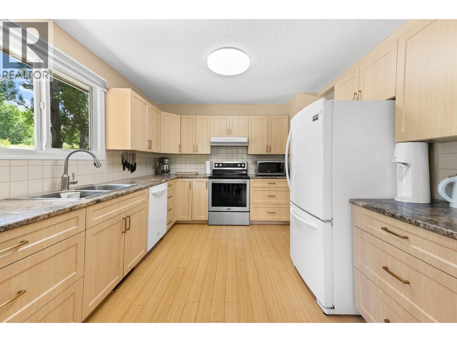  2545 Colleen Road, West Kelowna