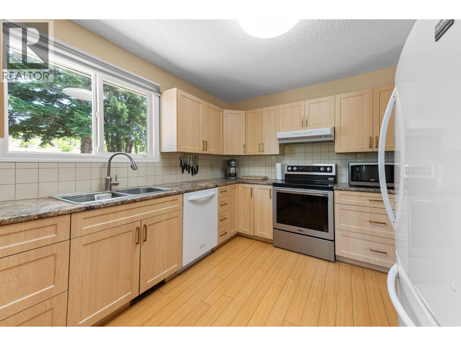  2545 Colleen Road, West Kelowna