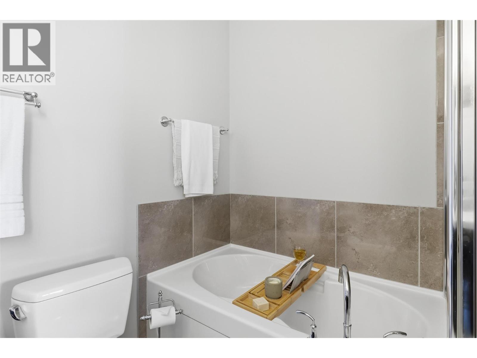 1530 GOLF RIDGE Drive - 24