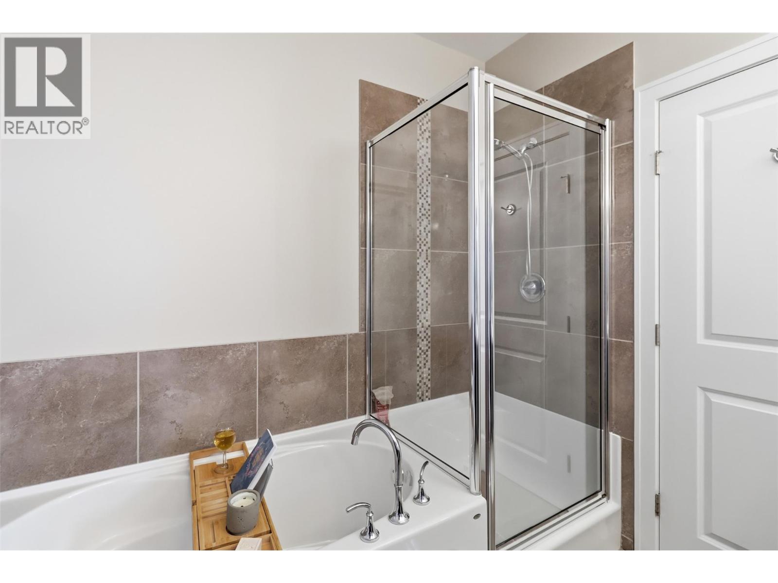 1530 GOLF RIDGE Drive - 23