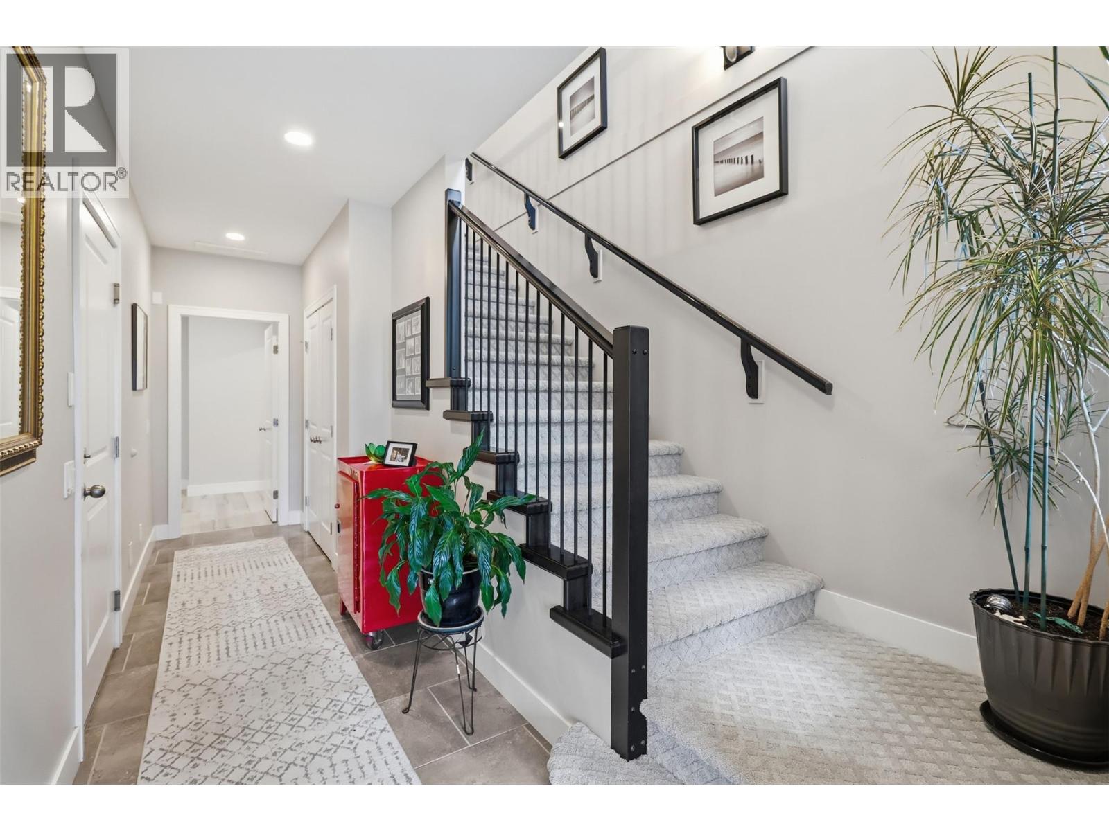 1530 GOLF RIDGE Drive - Image 2