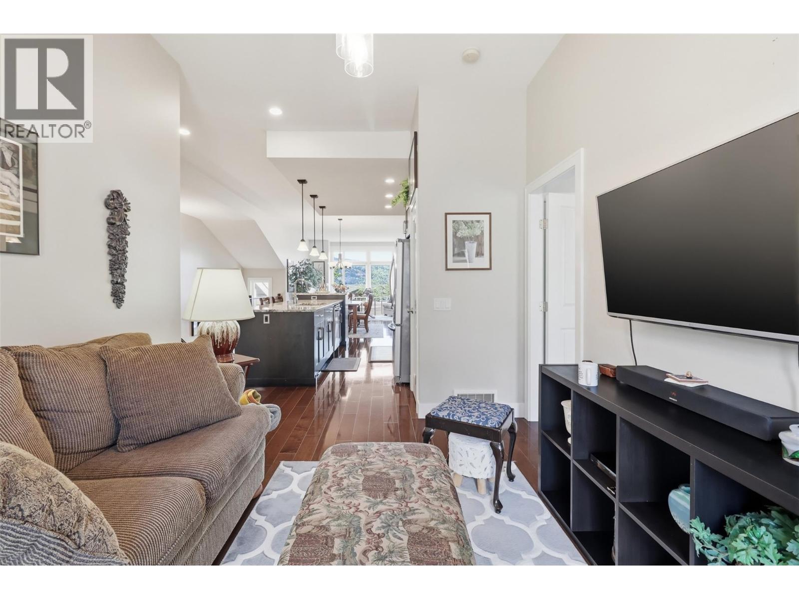 1530 GOLF RIDGE Drive - 32