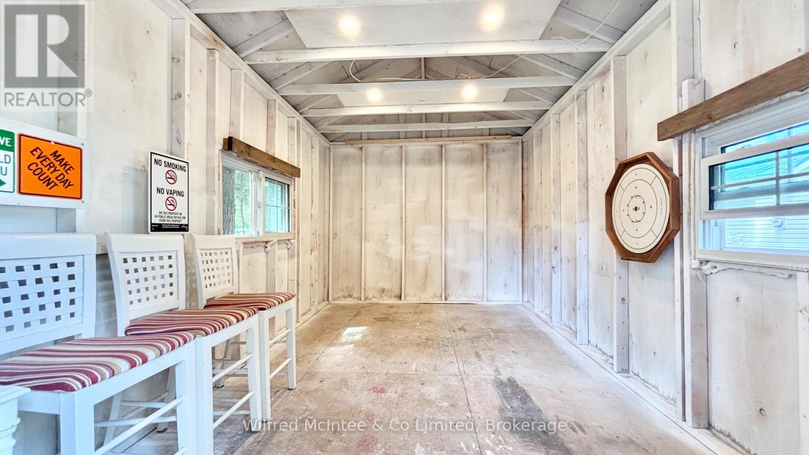 Extra space in garden/studio area