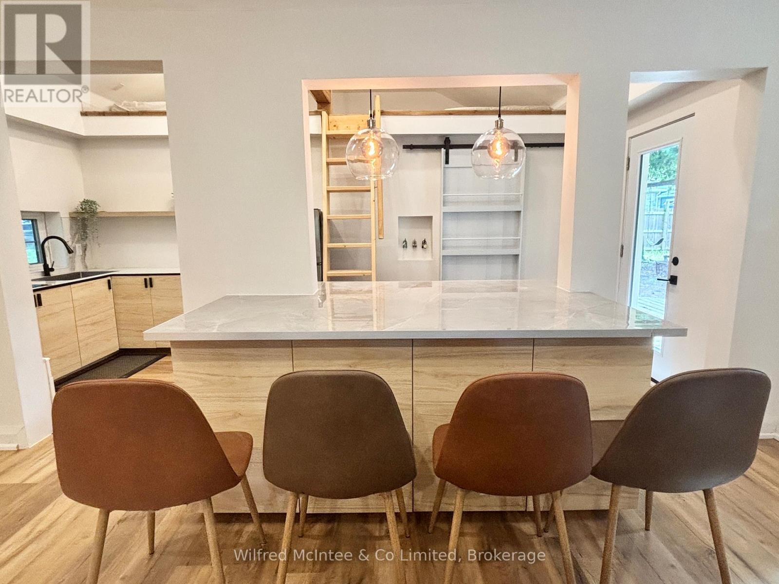 Kitchen island bar