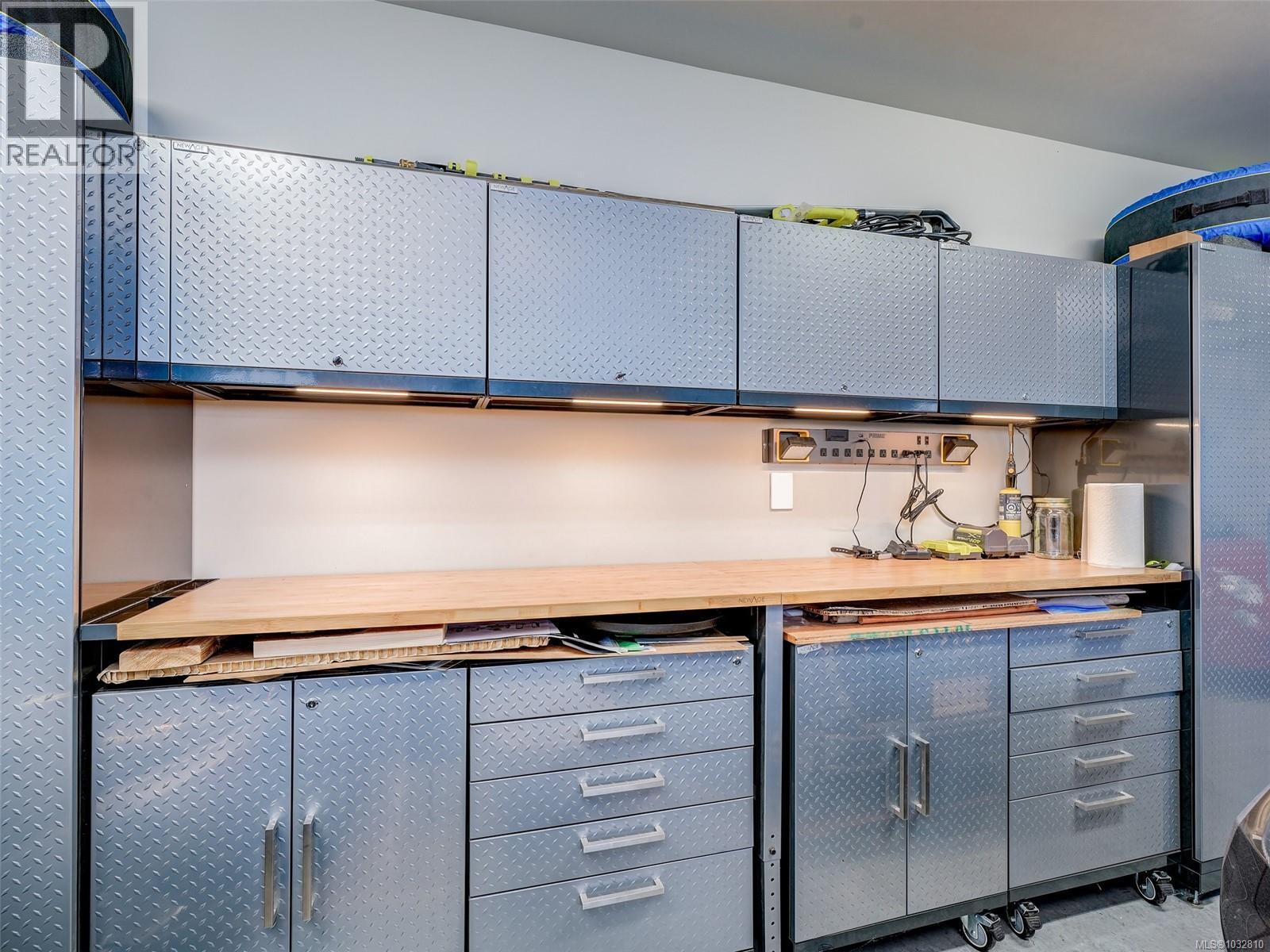  2156 Champions Way, Langford