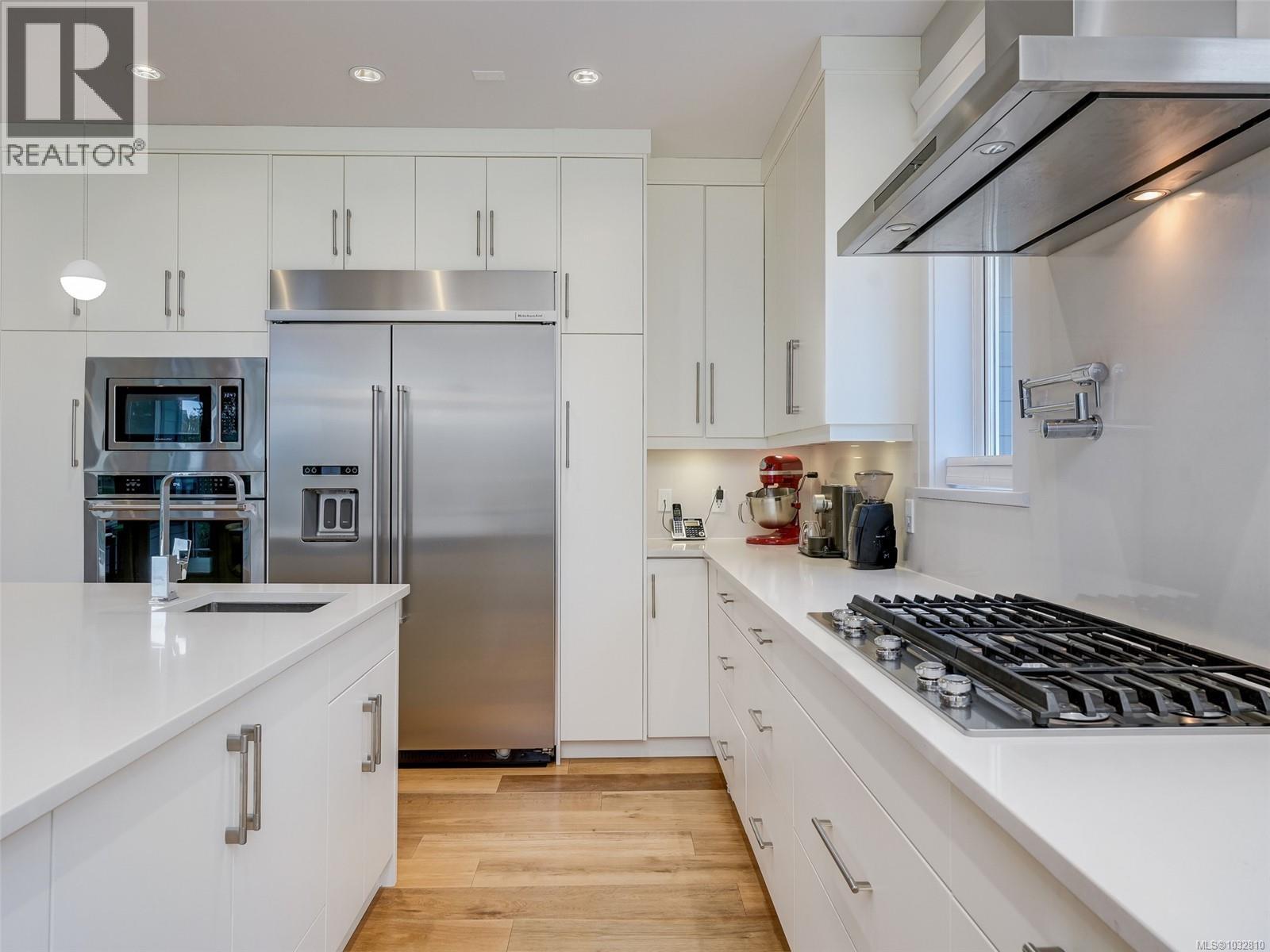  2156 Champions Way, Langford