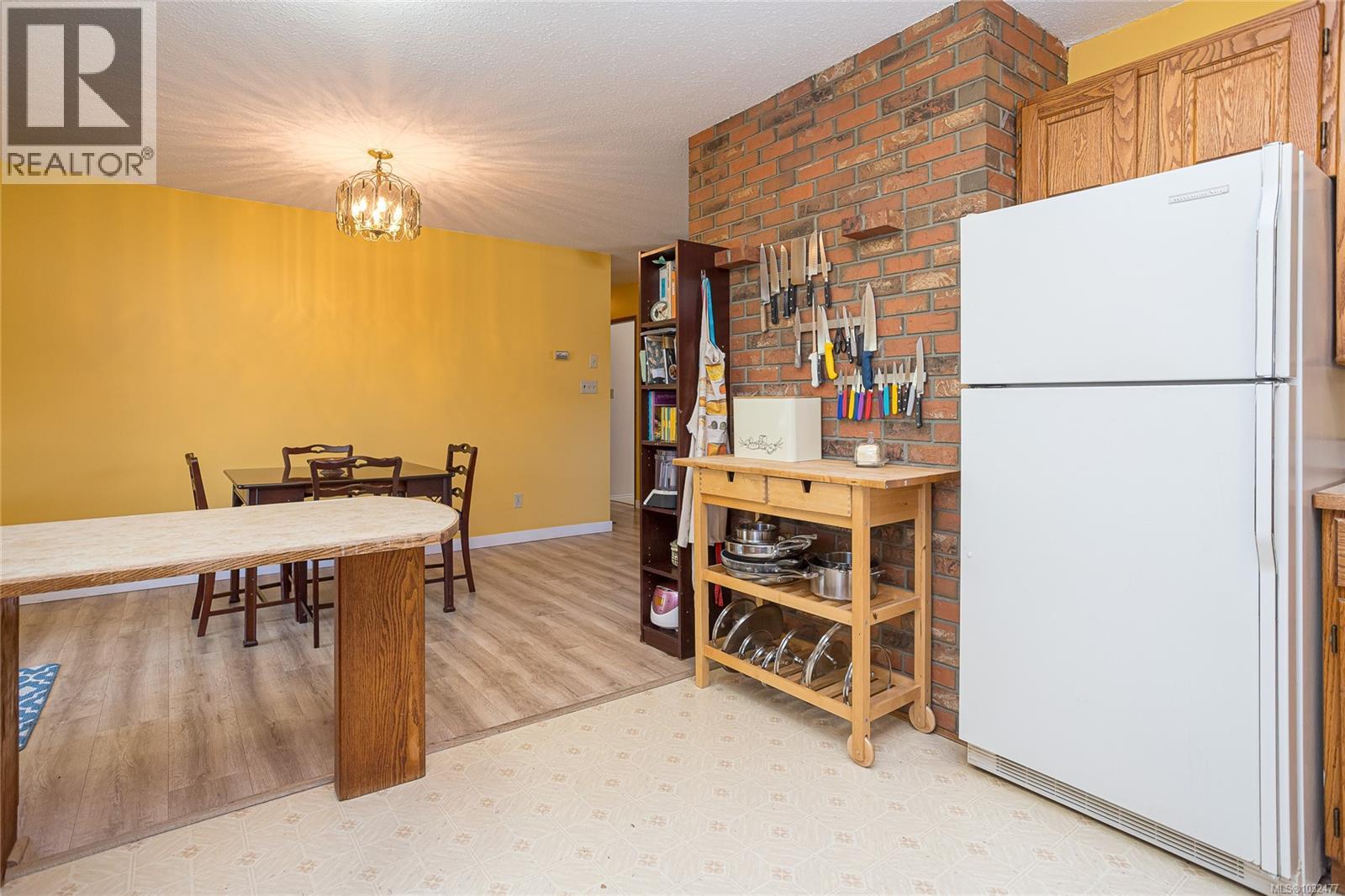 377 Campbell St - 10