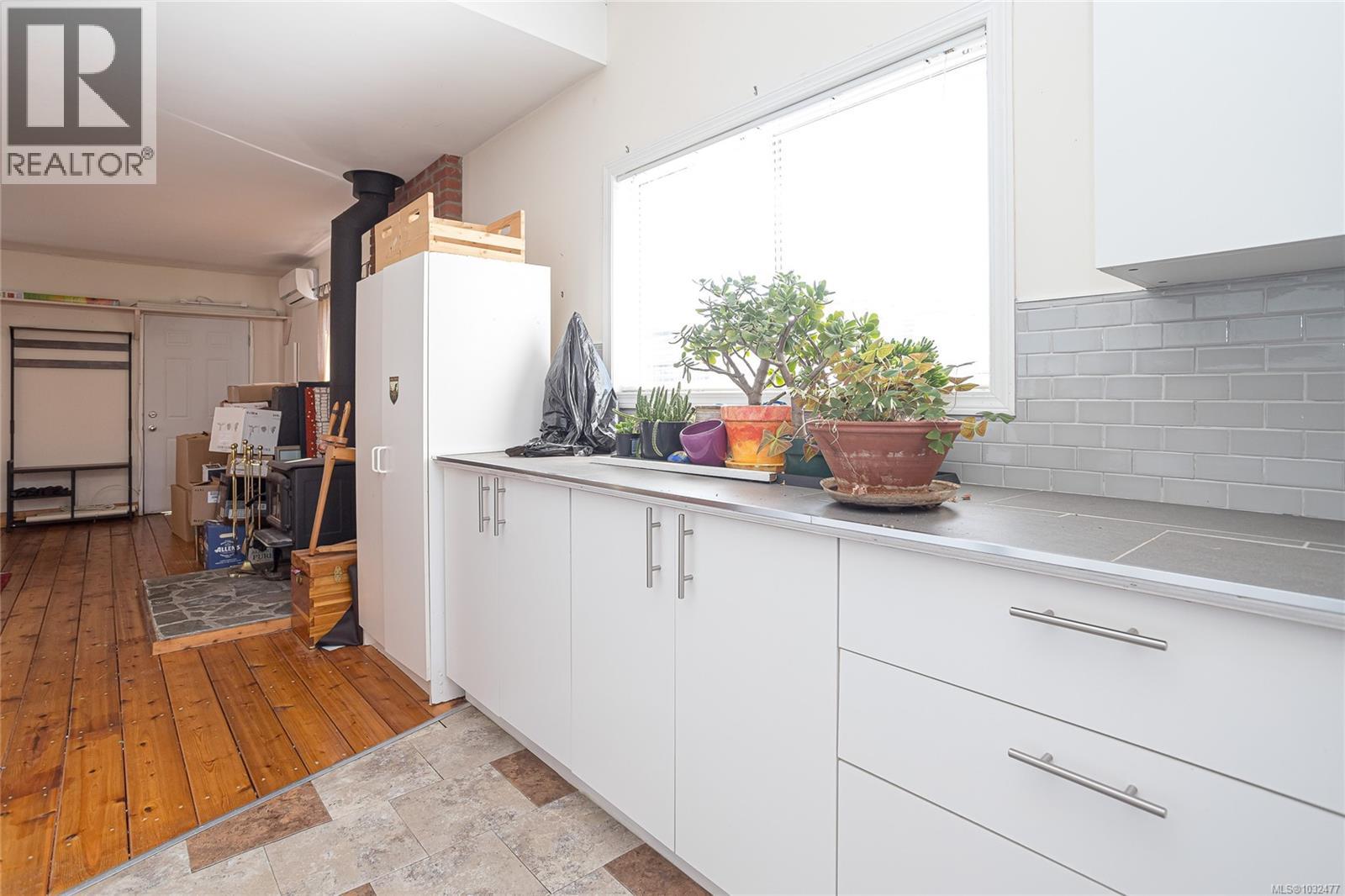 377 Campbell St - 21