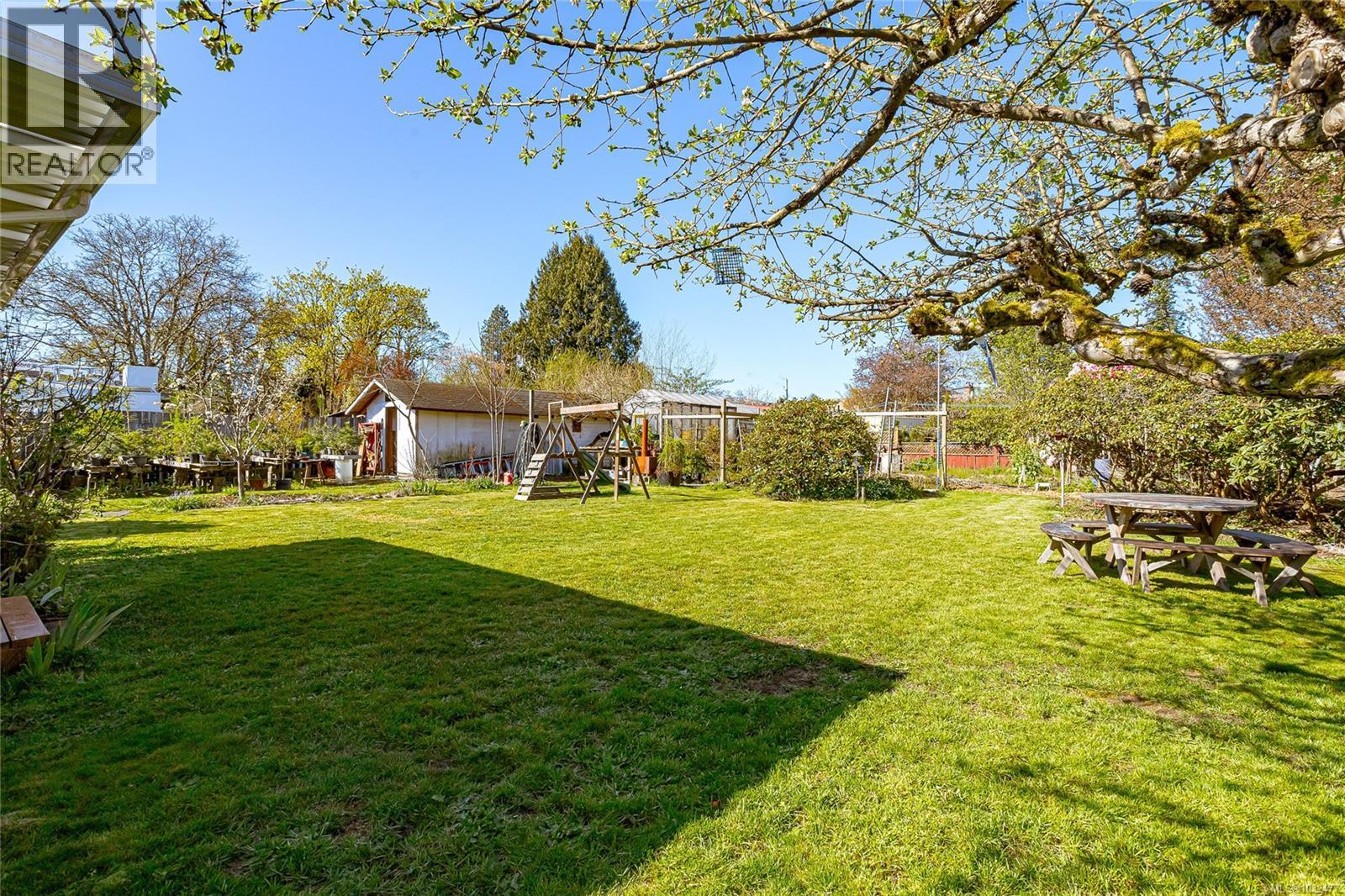 377 Campbell St - 24