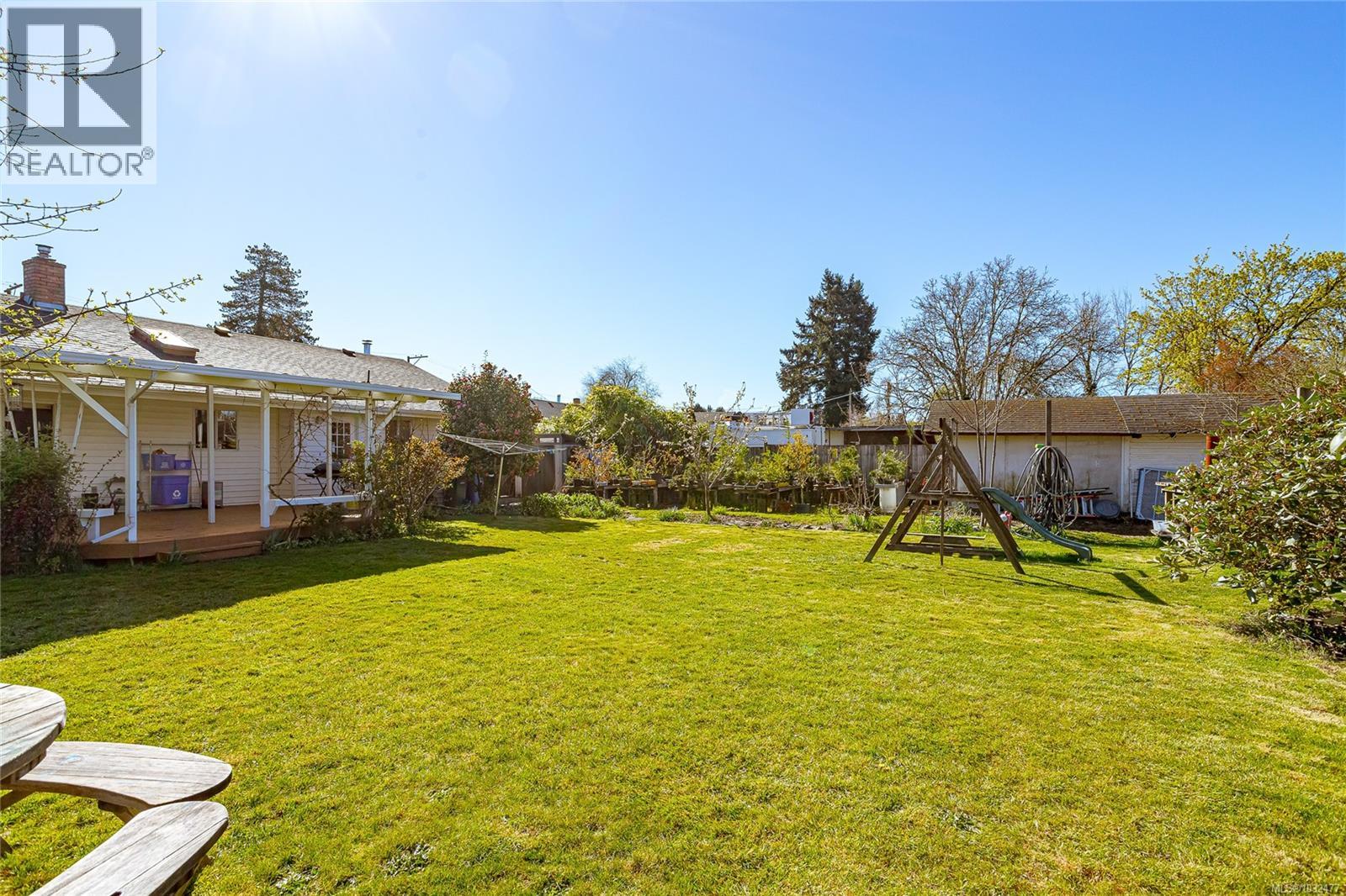 377 Campbell St - 27