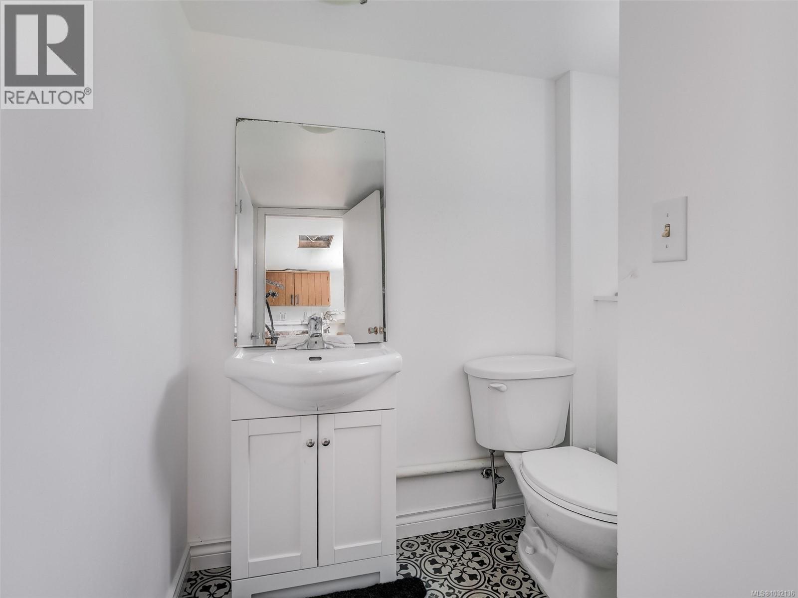 2430 Foul Bay Rd - 17
