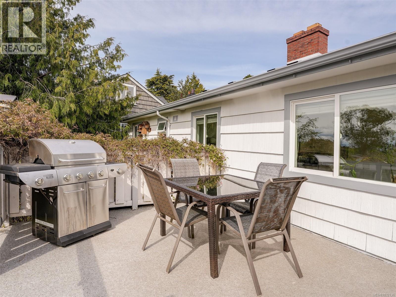 2430 Foul Bay Rd - 19