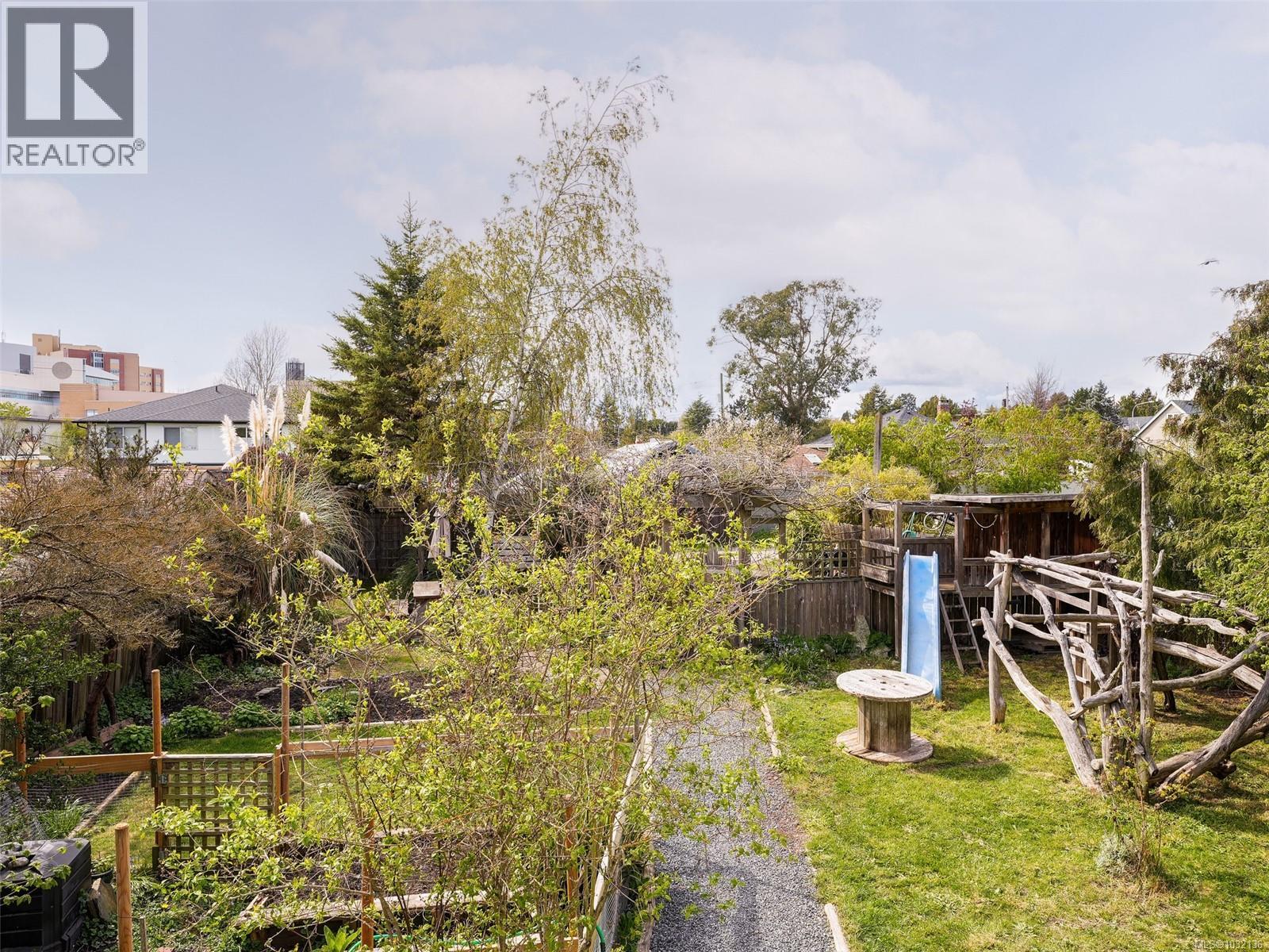 2430 Foul Bay Rd - 21