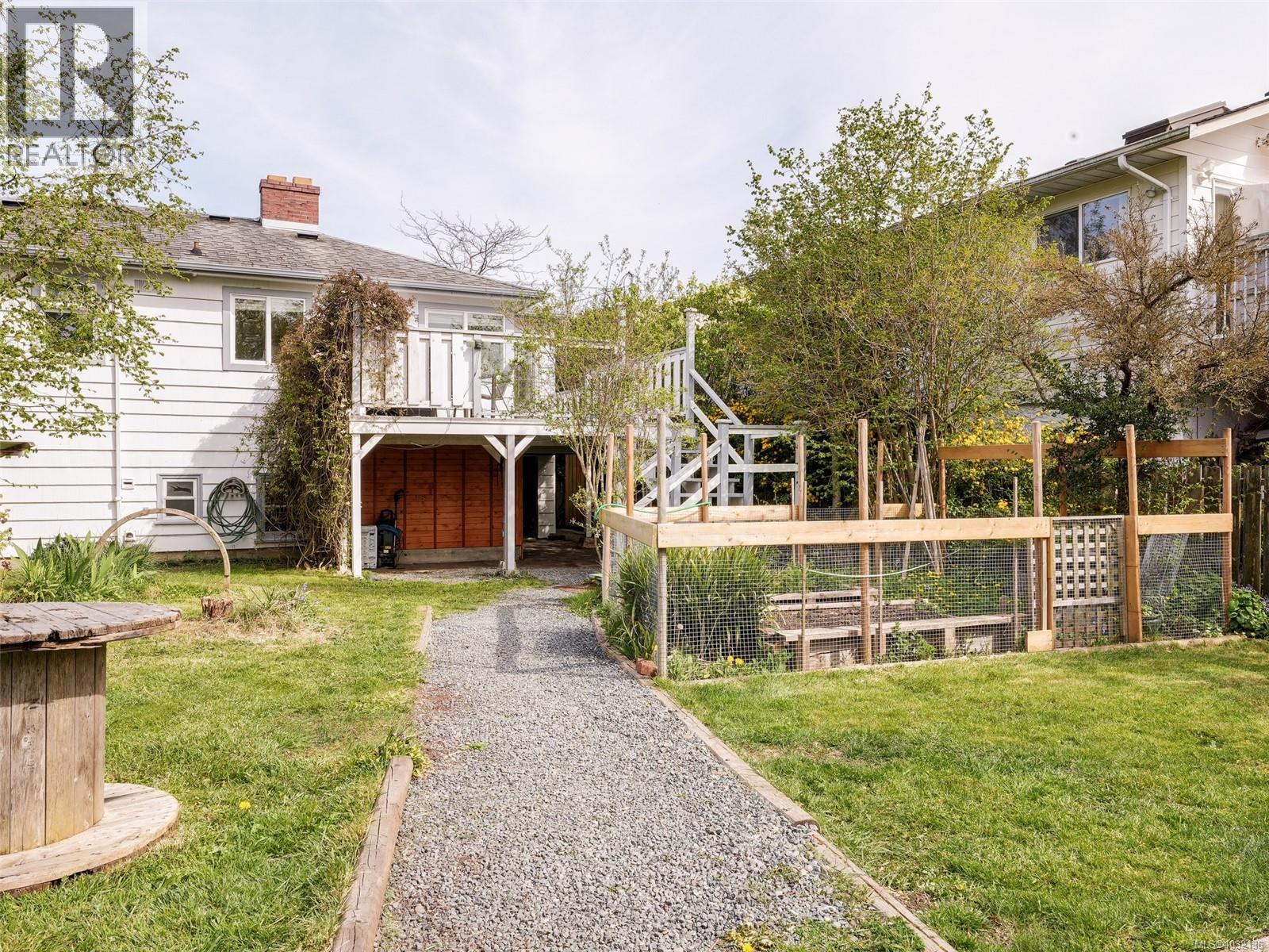 2430 Foul Bay Rd - 22
