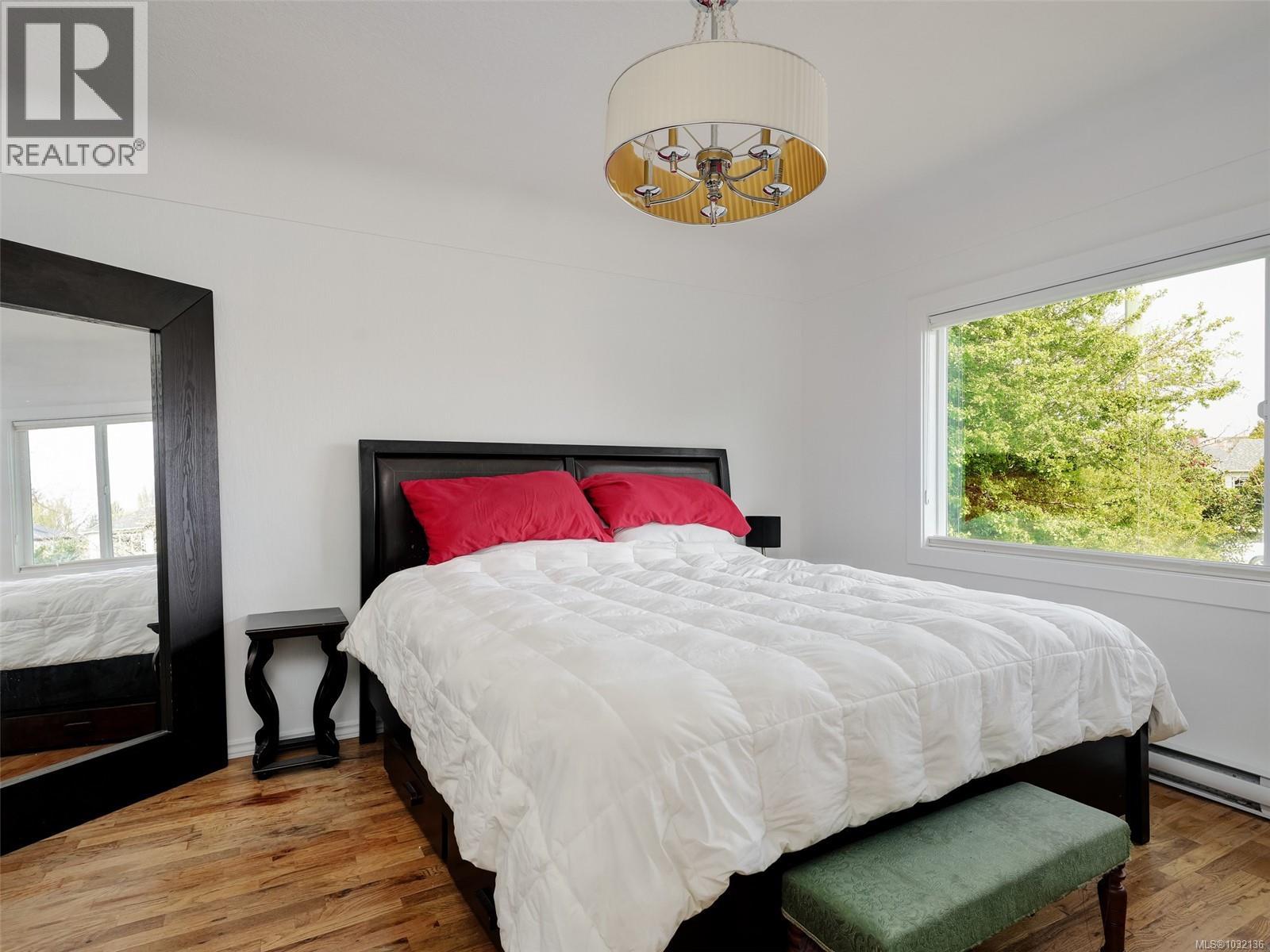 2430 Foul Bay Rd - 8