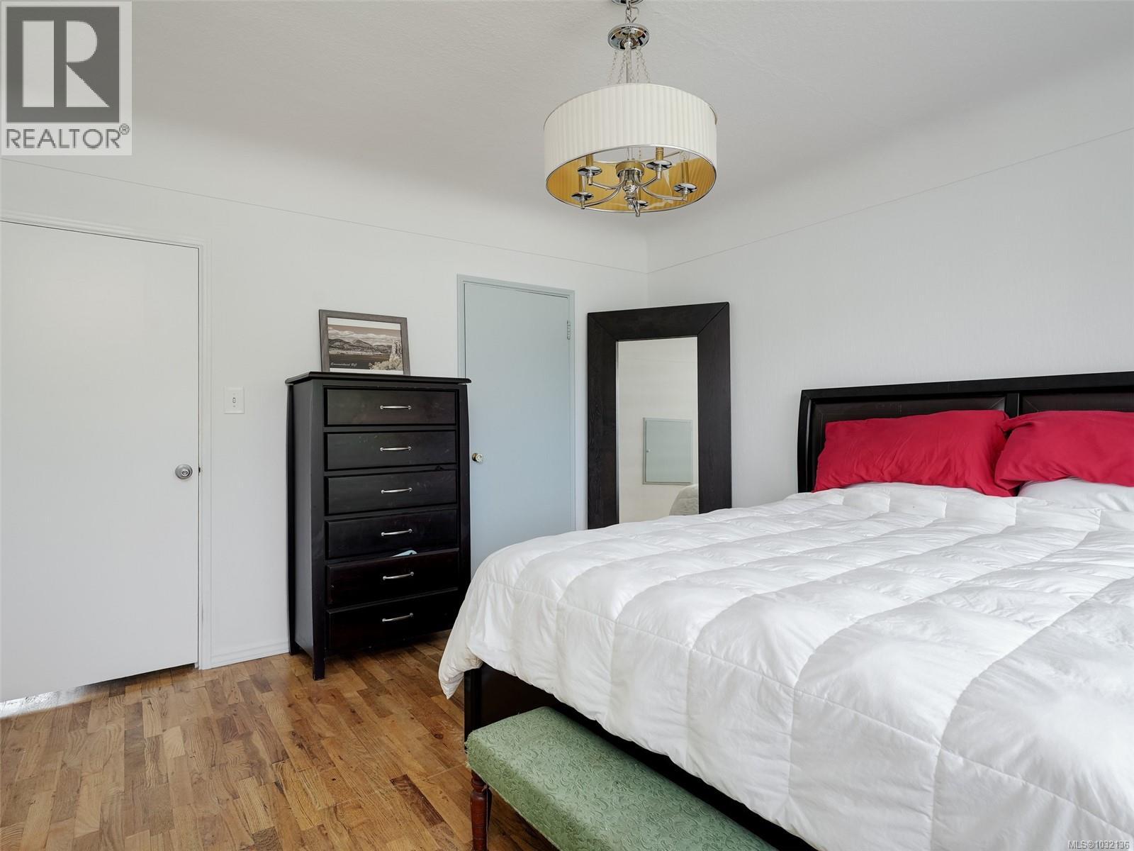 2430 Foul Bay Rd - 9